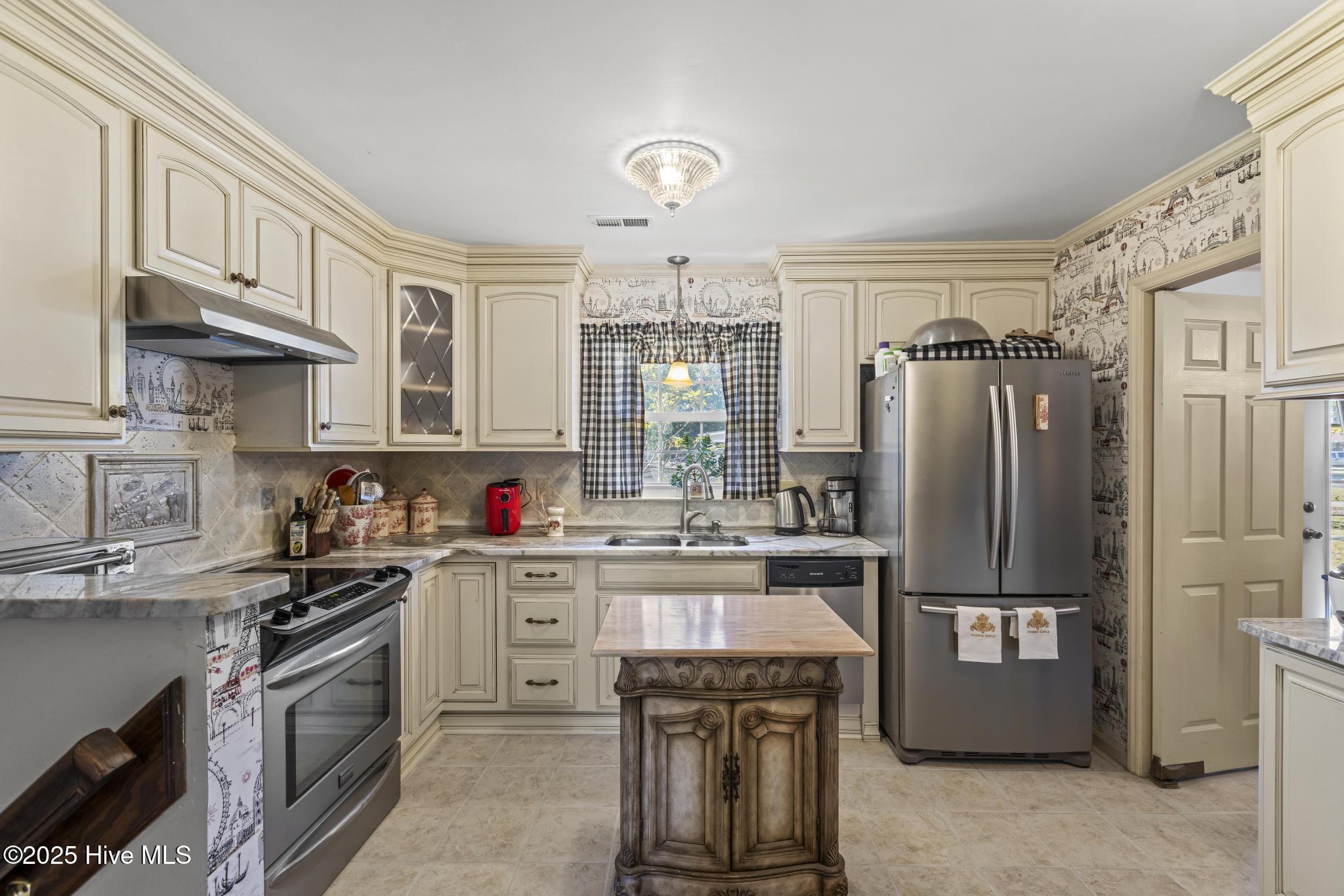 100565296 | Photo 18