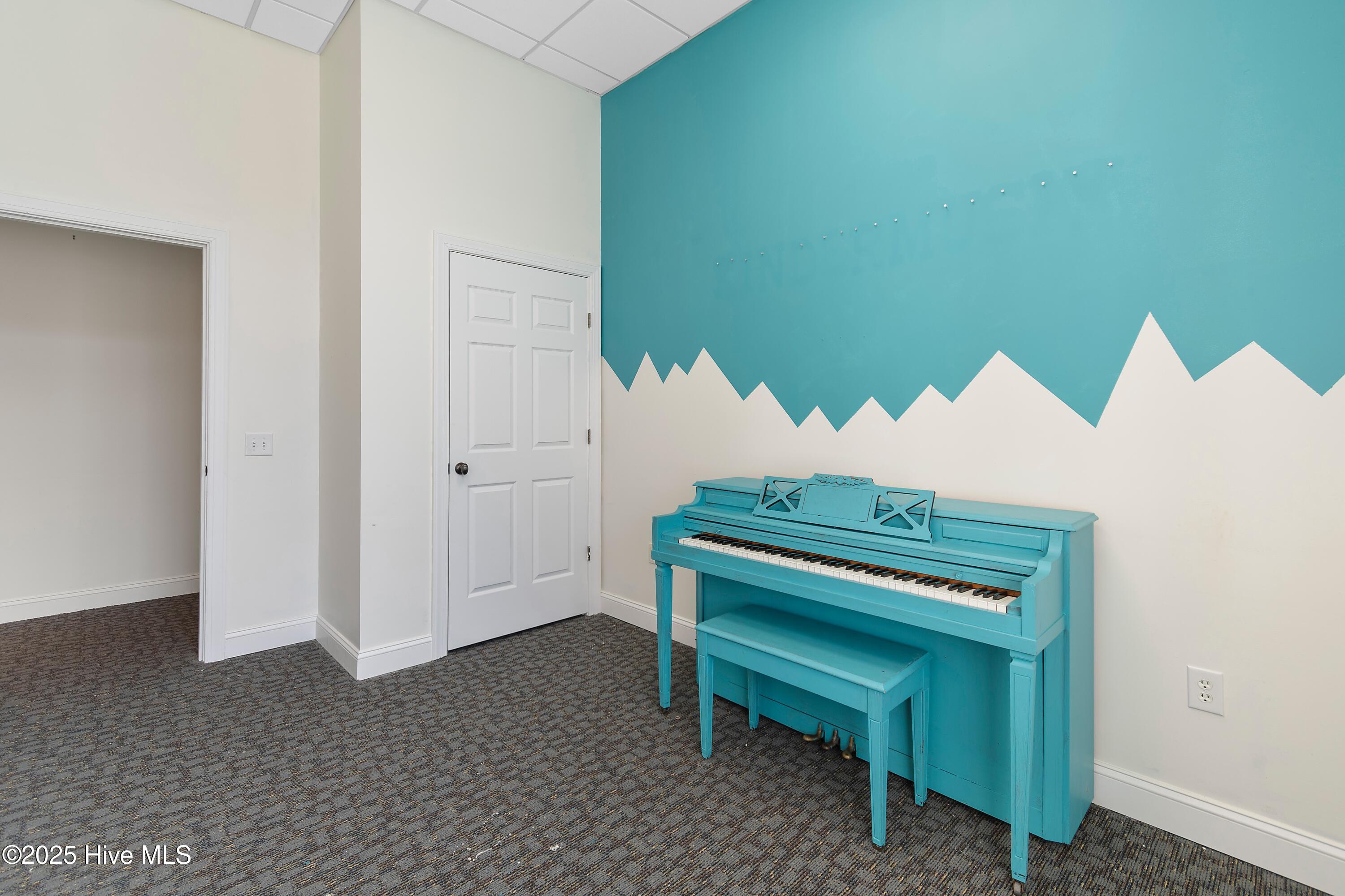 100491717 | Photo 18