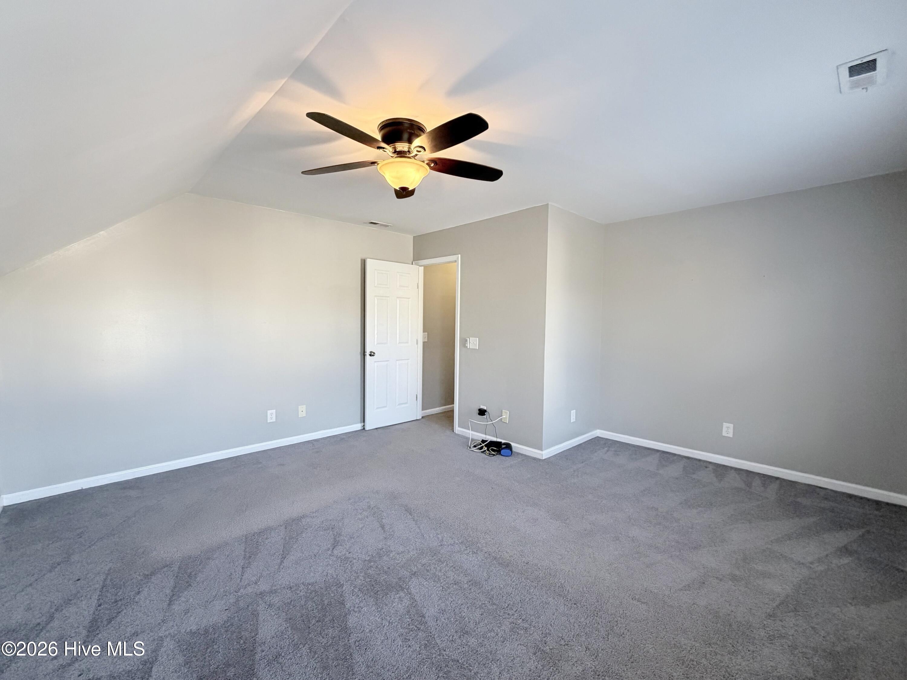 100547389 | Photo 42