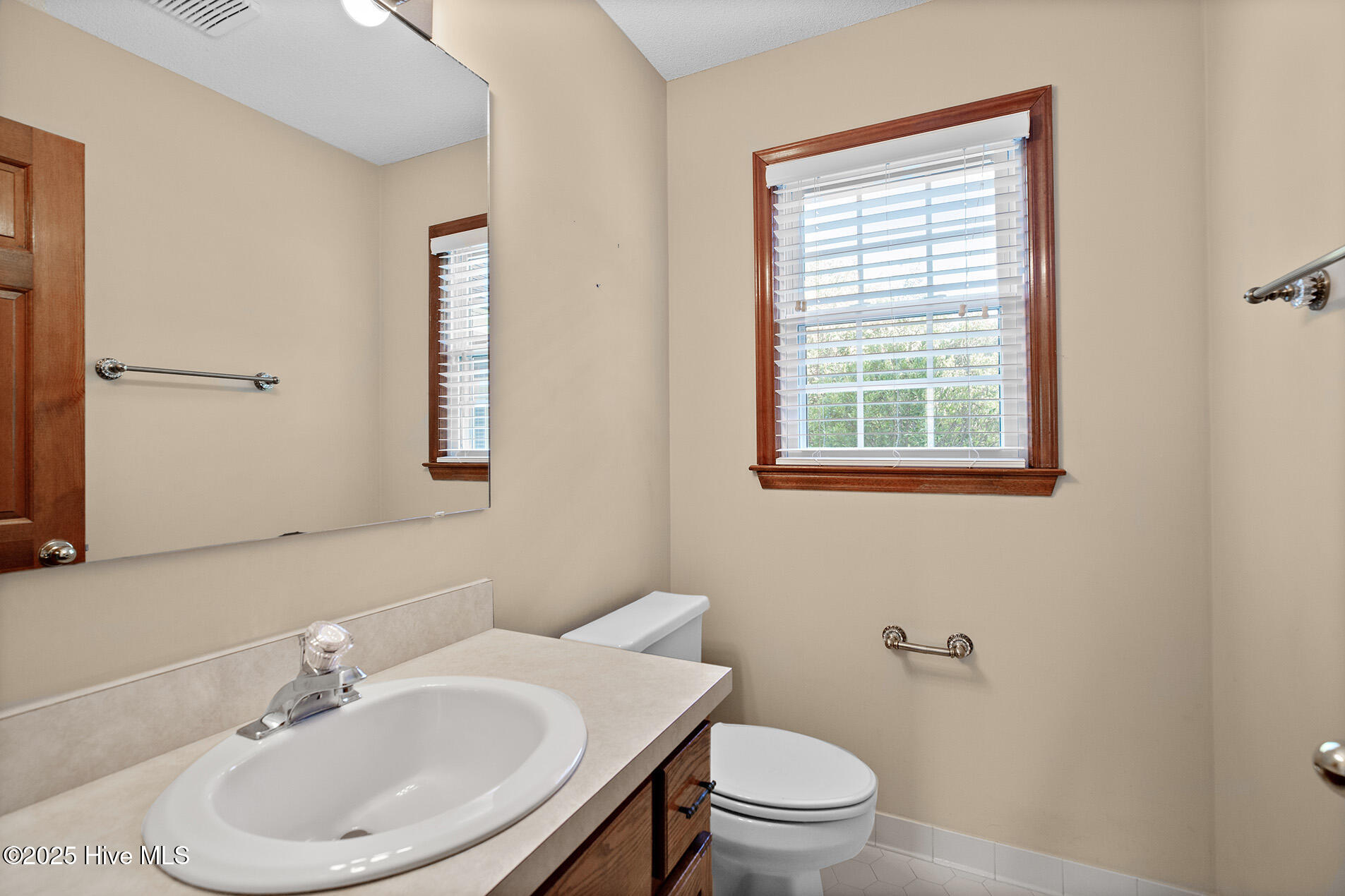 100541648 | Photo 30