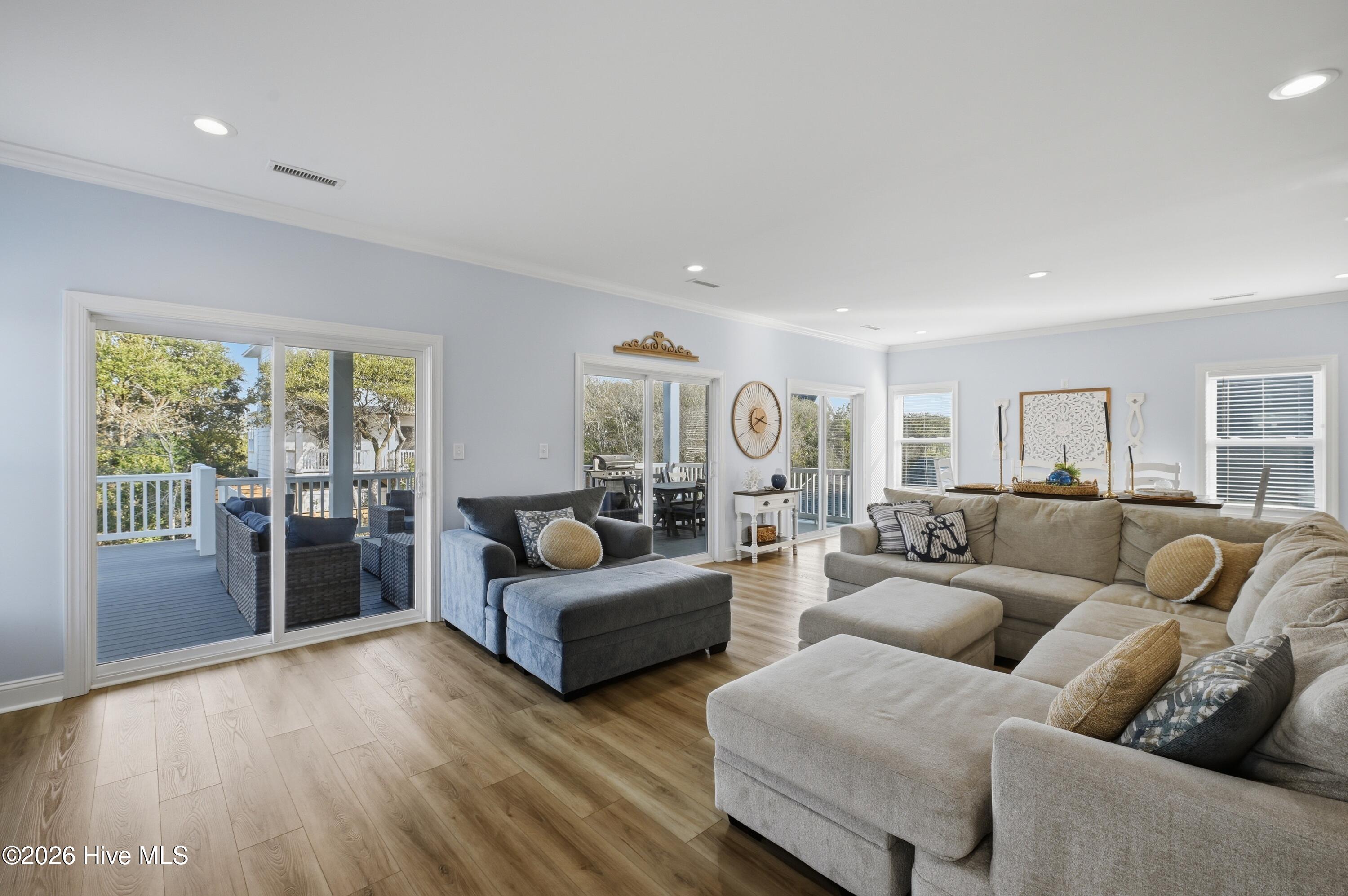 100561977 | Photo 14