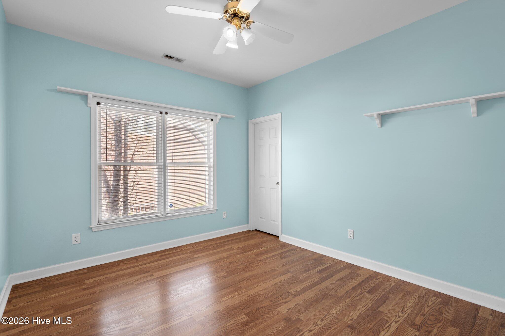 100570682 | Photo 20