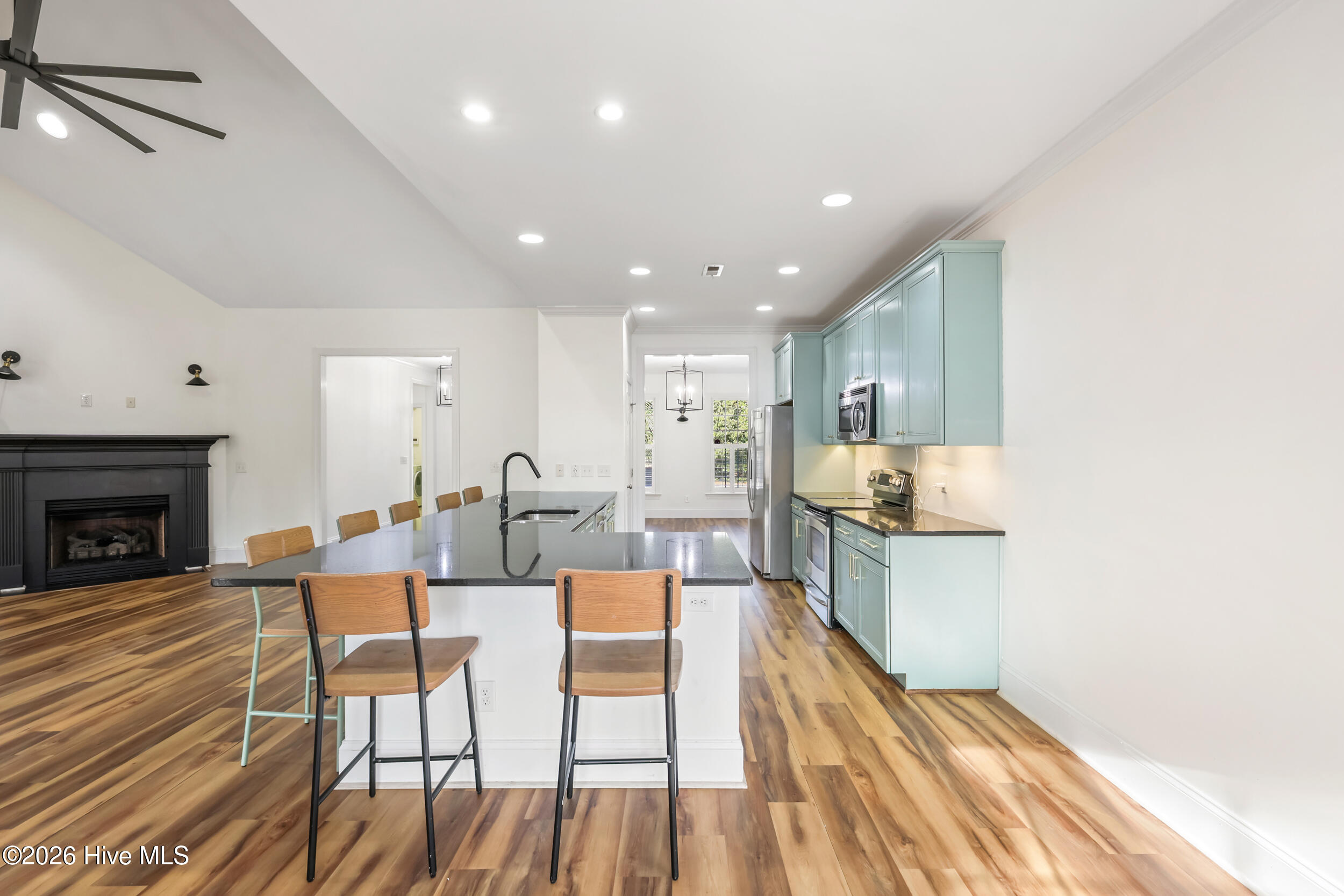 100547349 | Photo 14