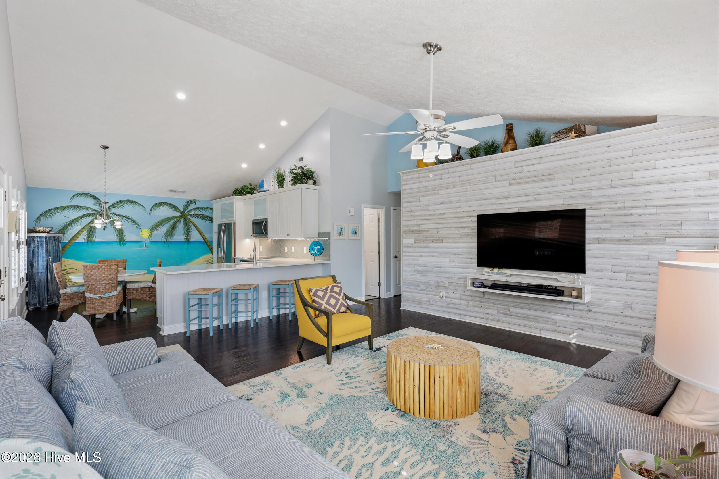 100567989 | Photo 14