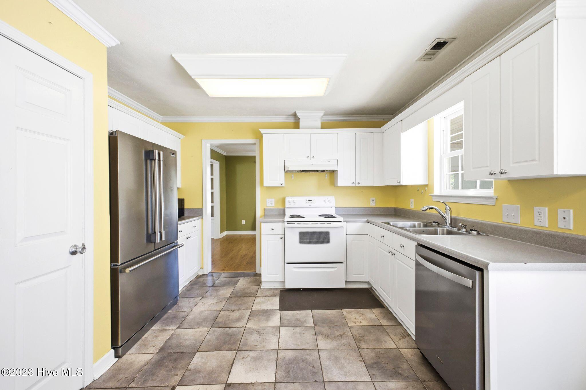 100564329 | Photo 12