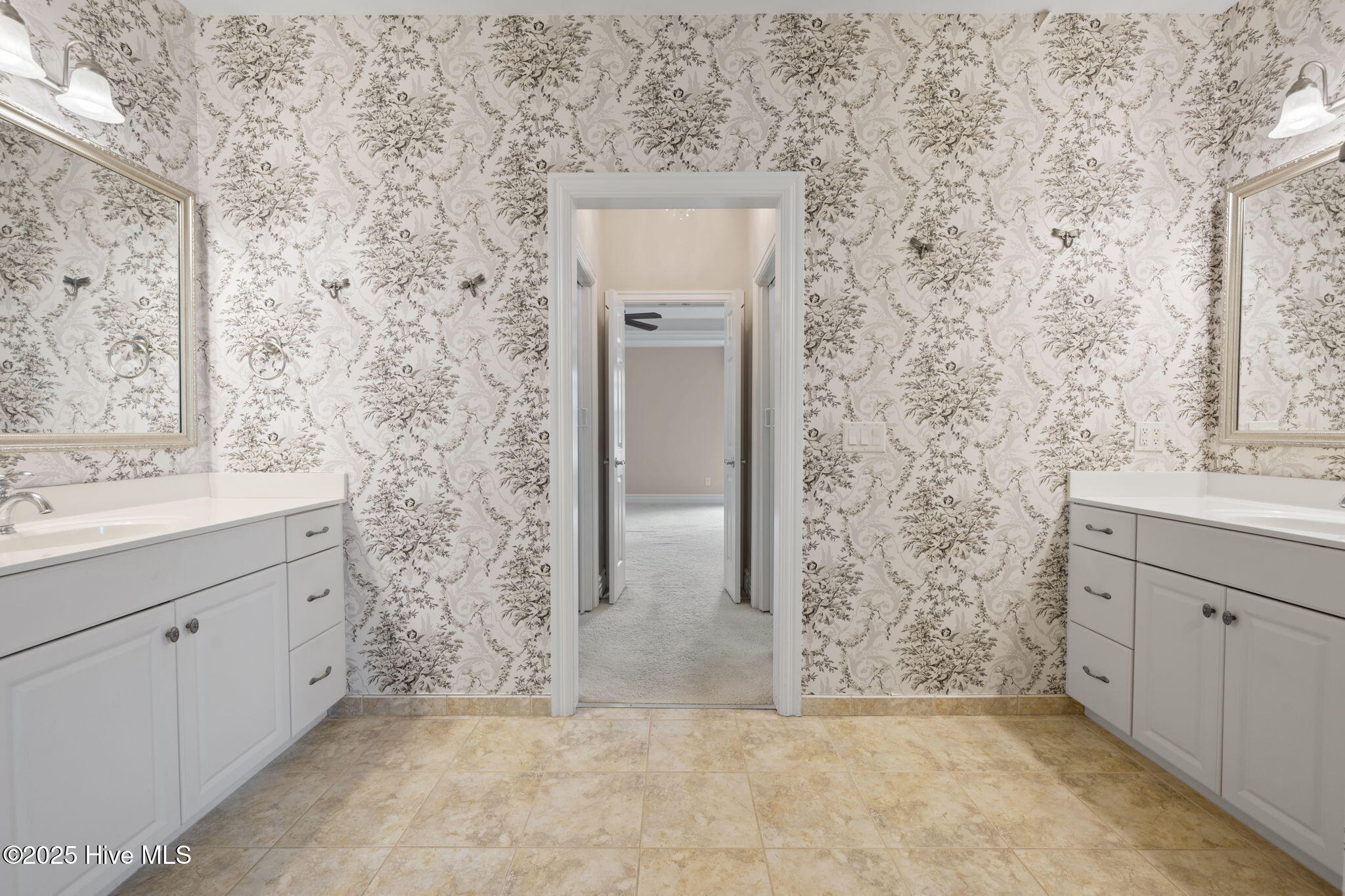 100536688 | Photo 29