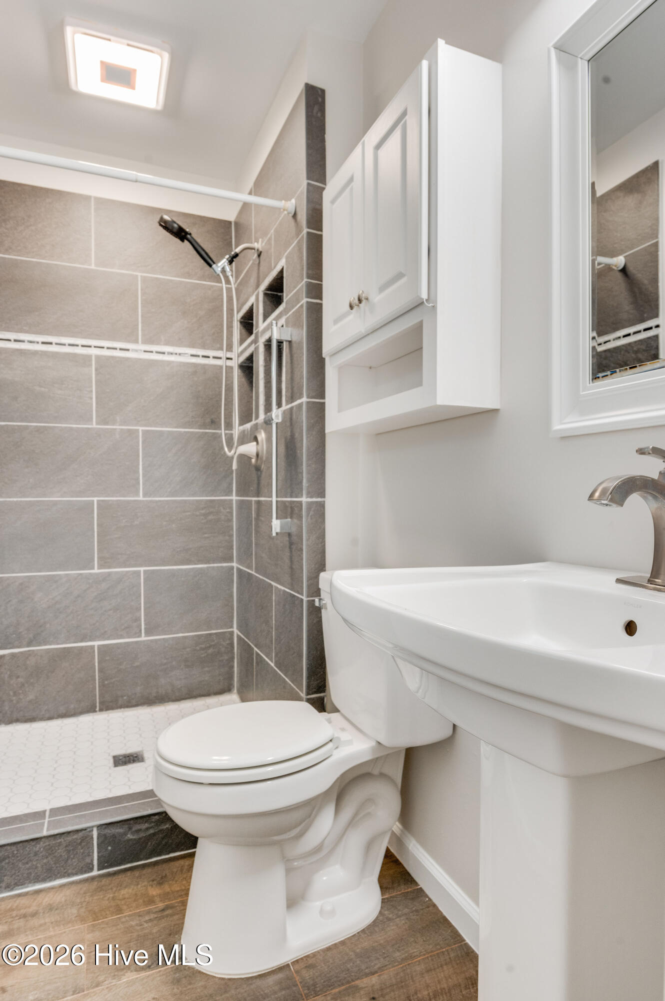 100547210 | Photo 21