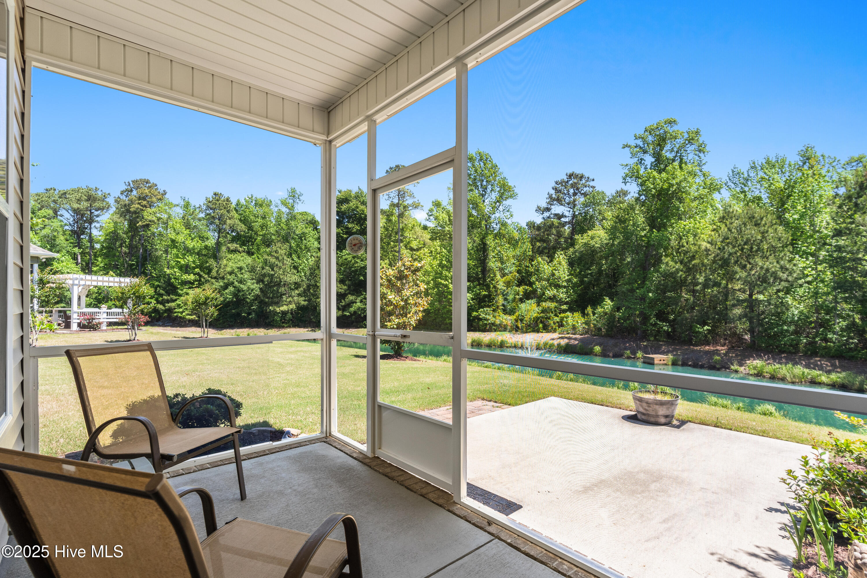 100504300 | Photo 34