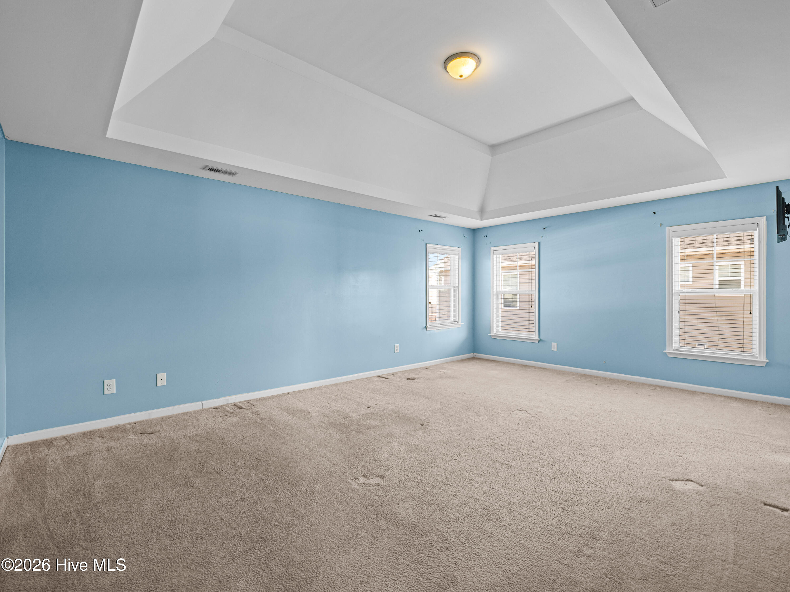 100553389 | Photo 35