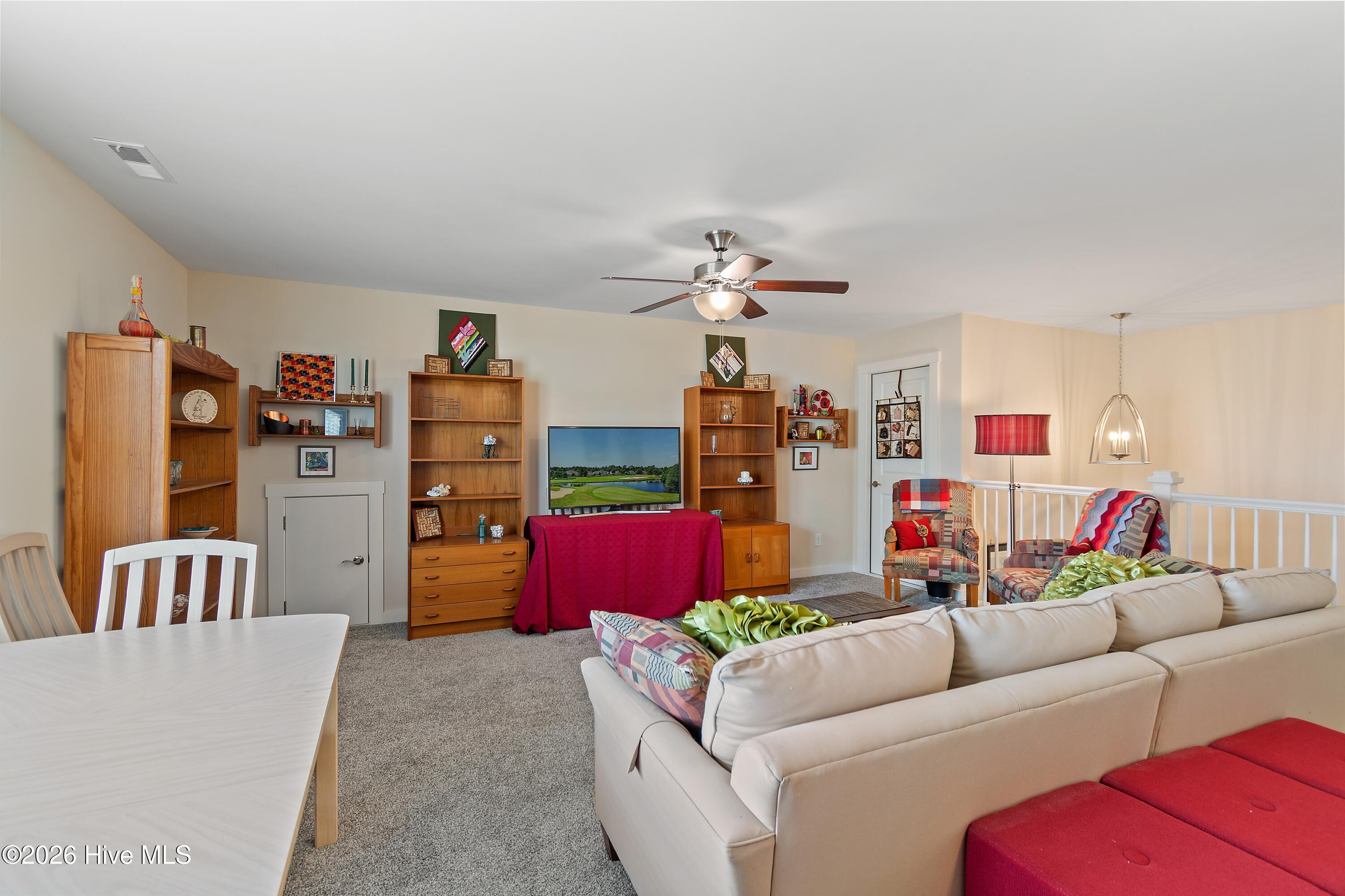 100557254 | Photo 35