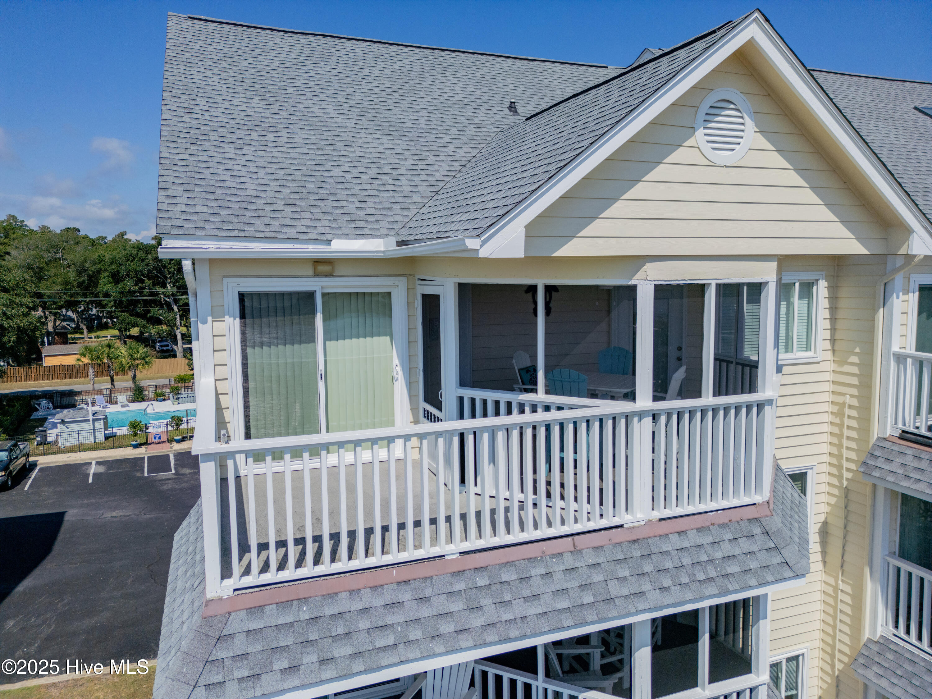 100533444 | Photo 38