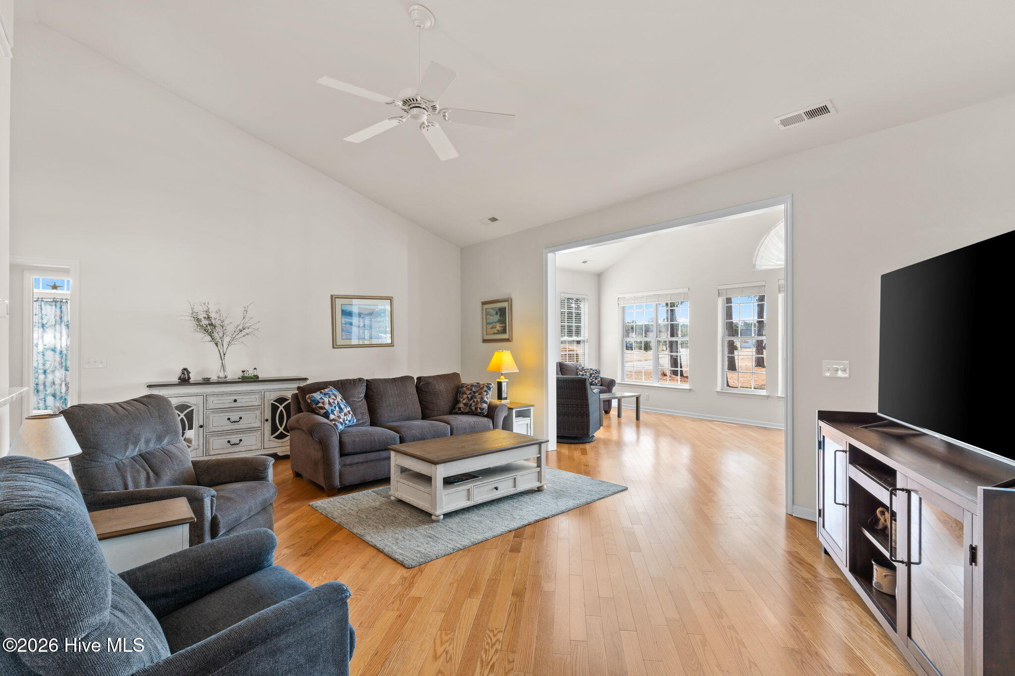 100558650 | Photo 15