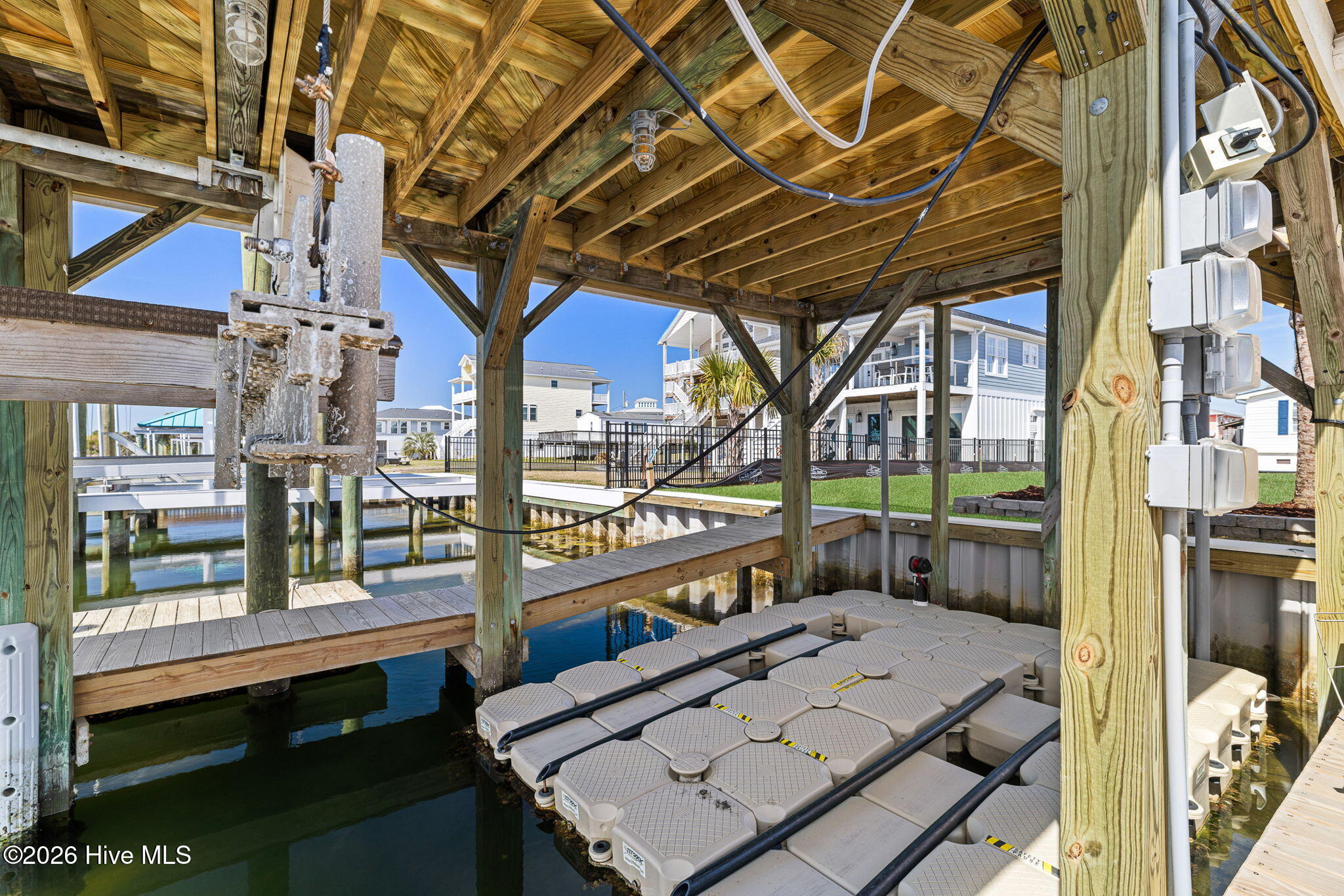 100561406 | Photo 59