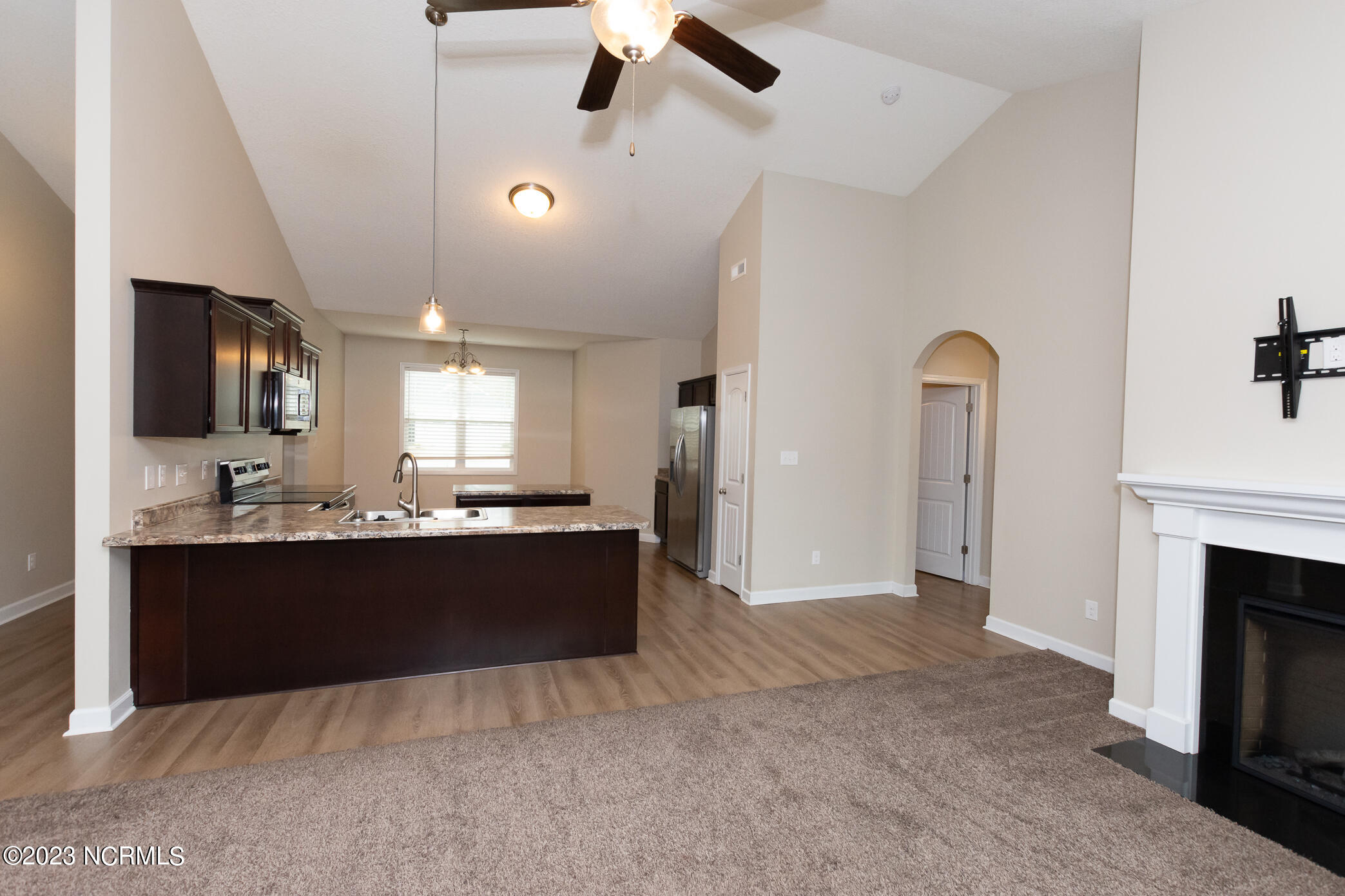 100543785 | Photo 19