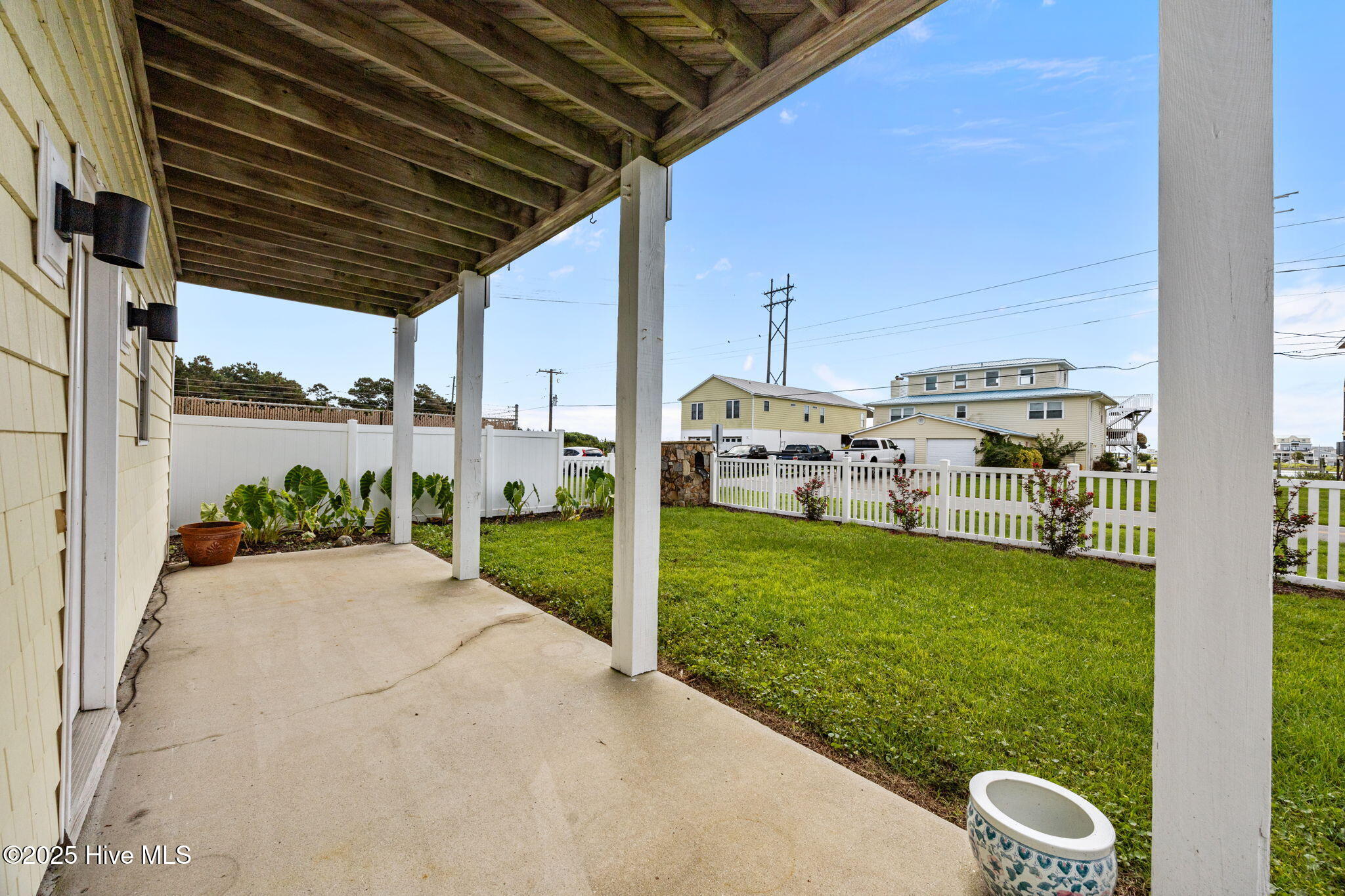 100525610 | Photo 45