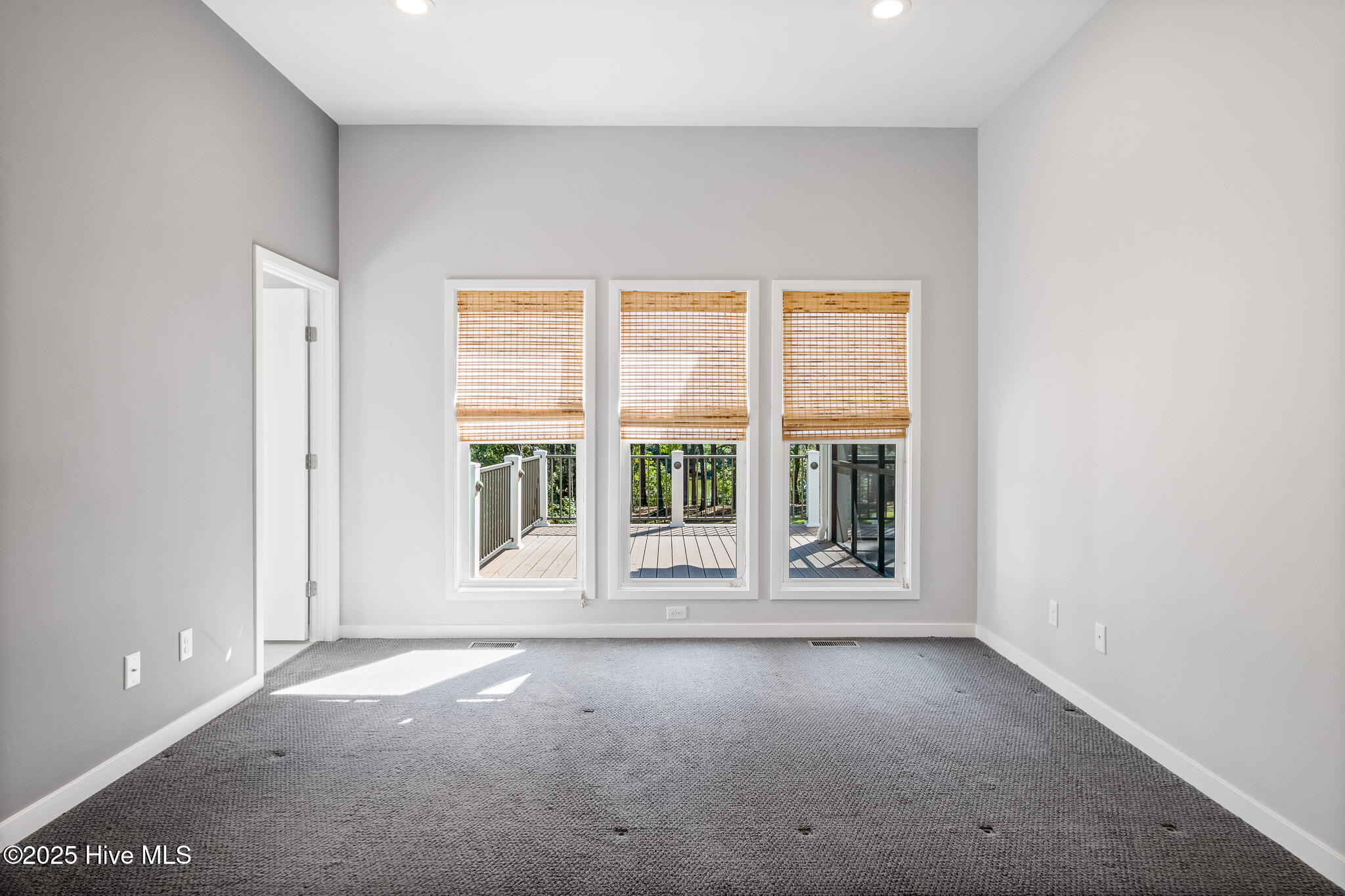 100540412 | Photo 14