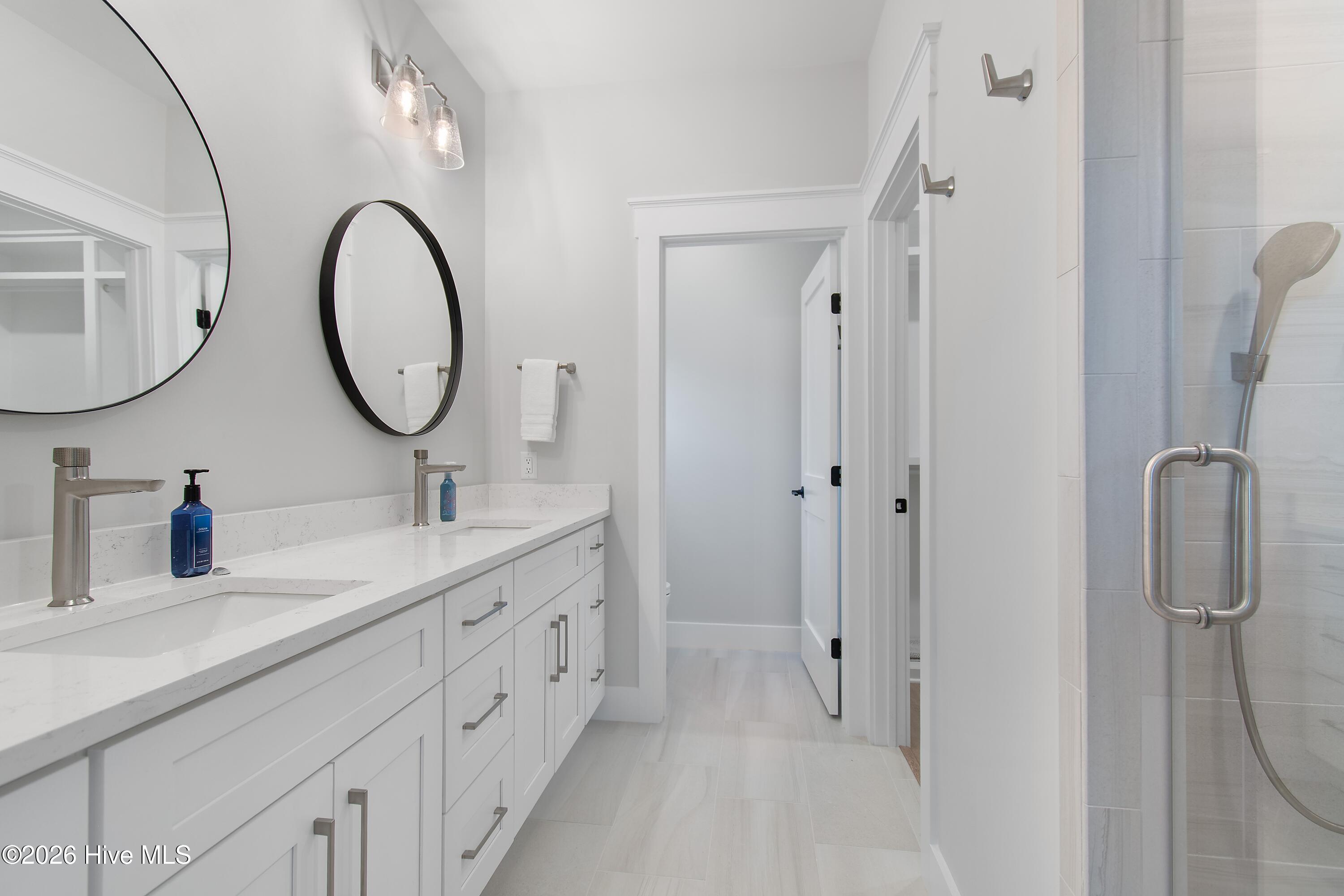 100567576 | Photo 27