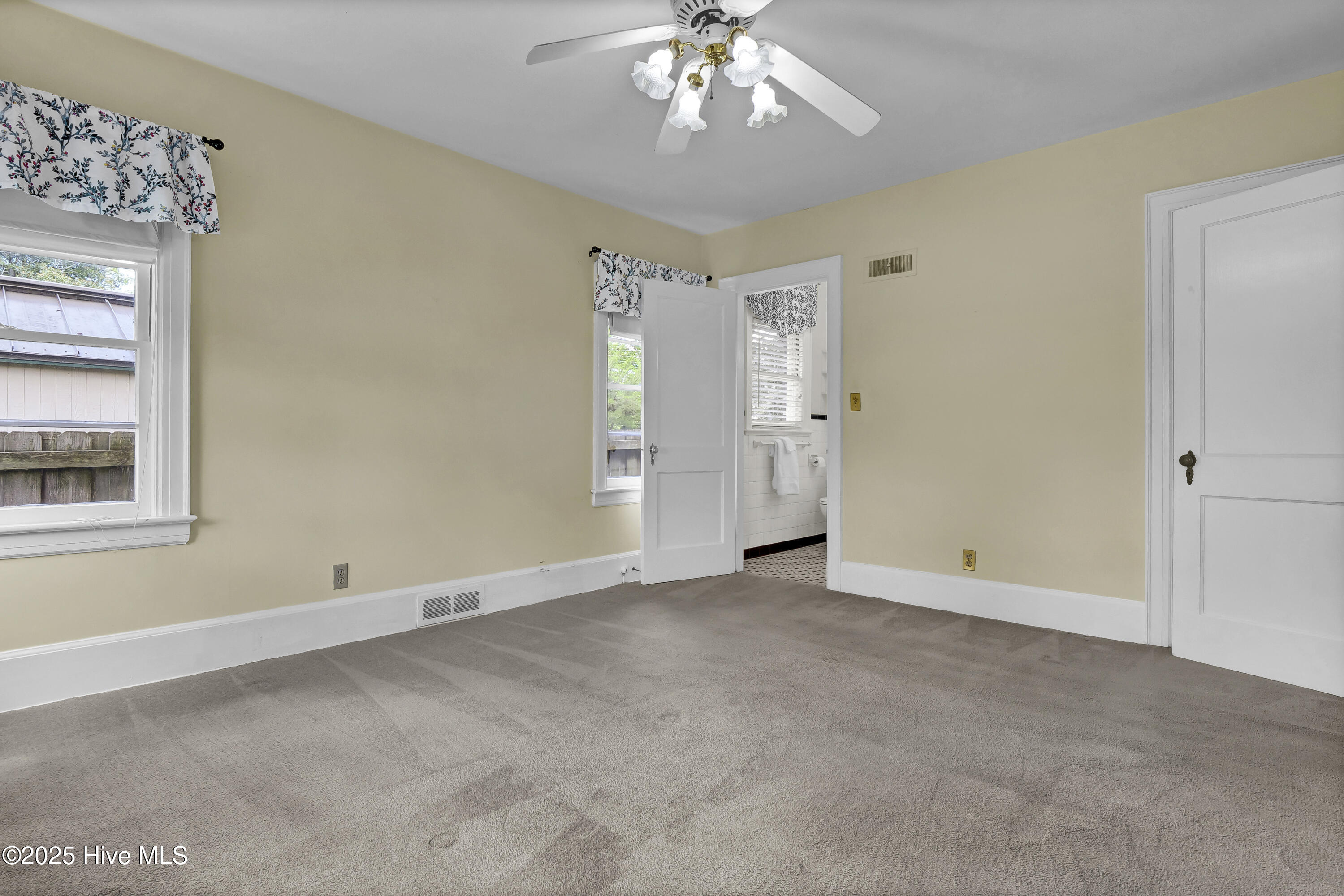 100564698 | Photo 25