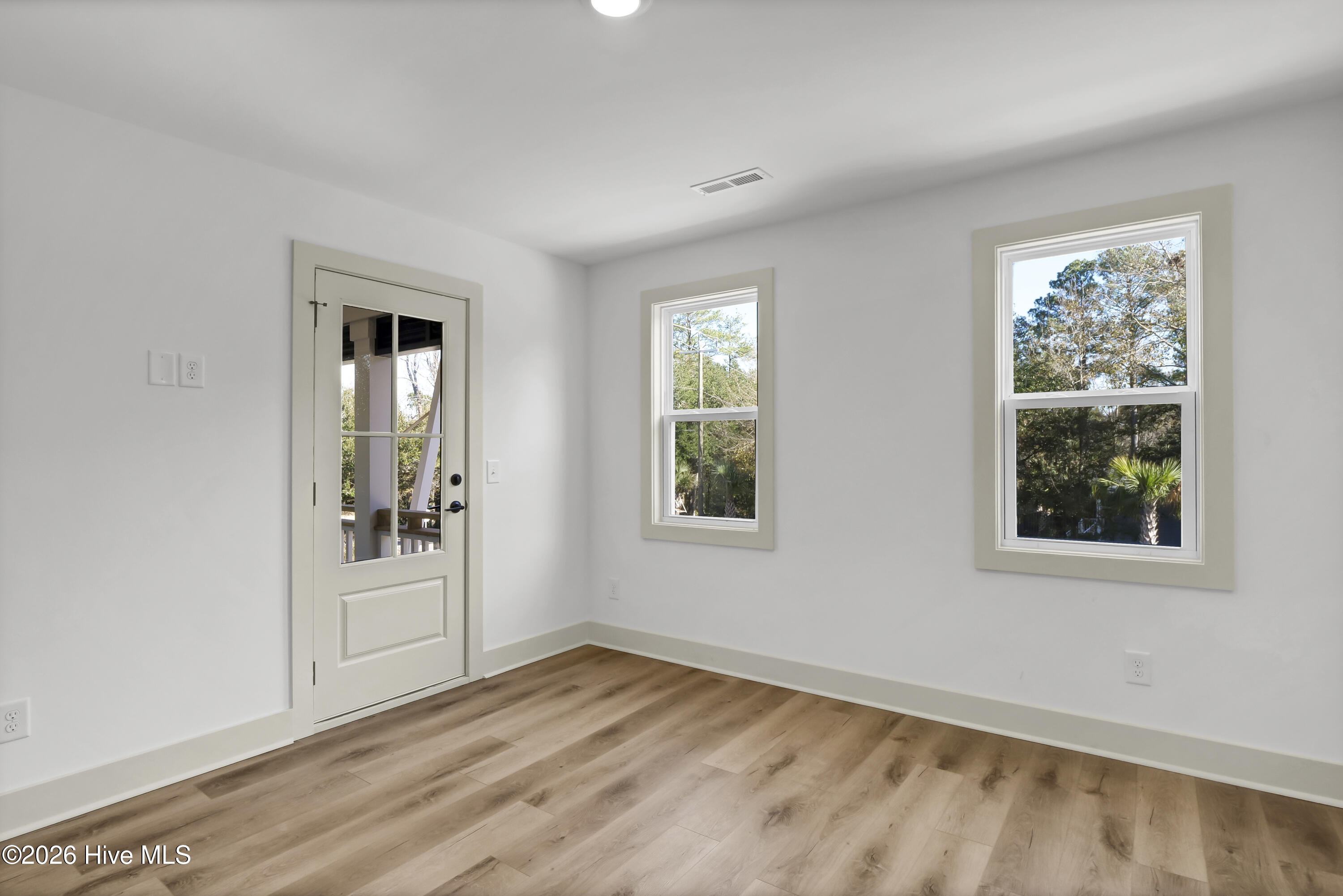 100567308 | Photo 28