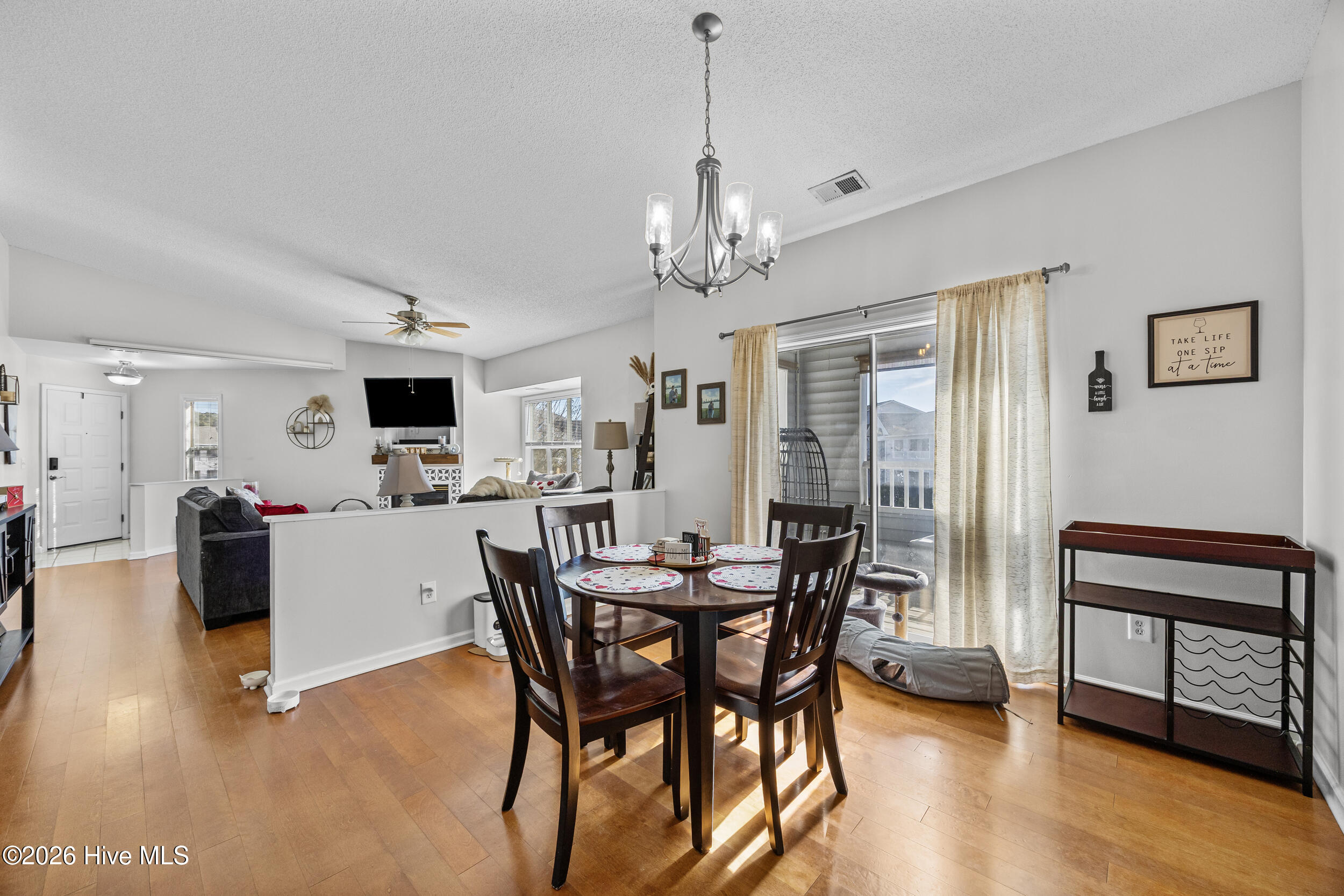 100552907 | Photo 16