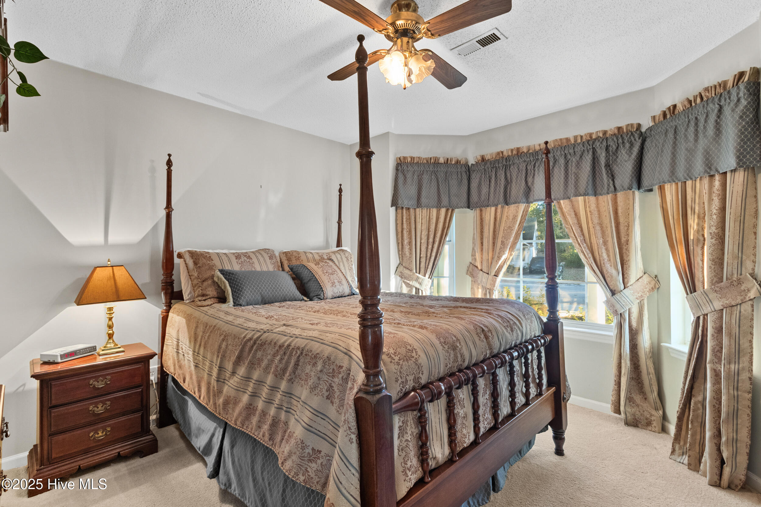 100540145 | Photo 24