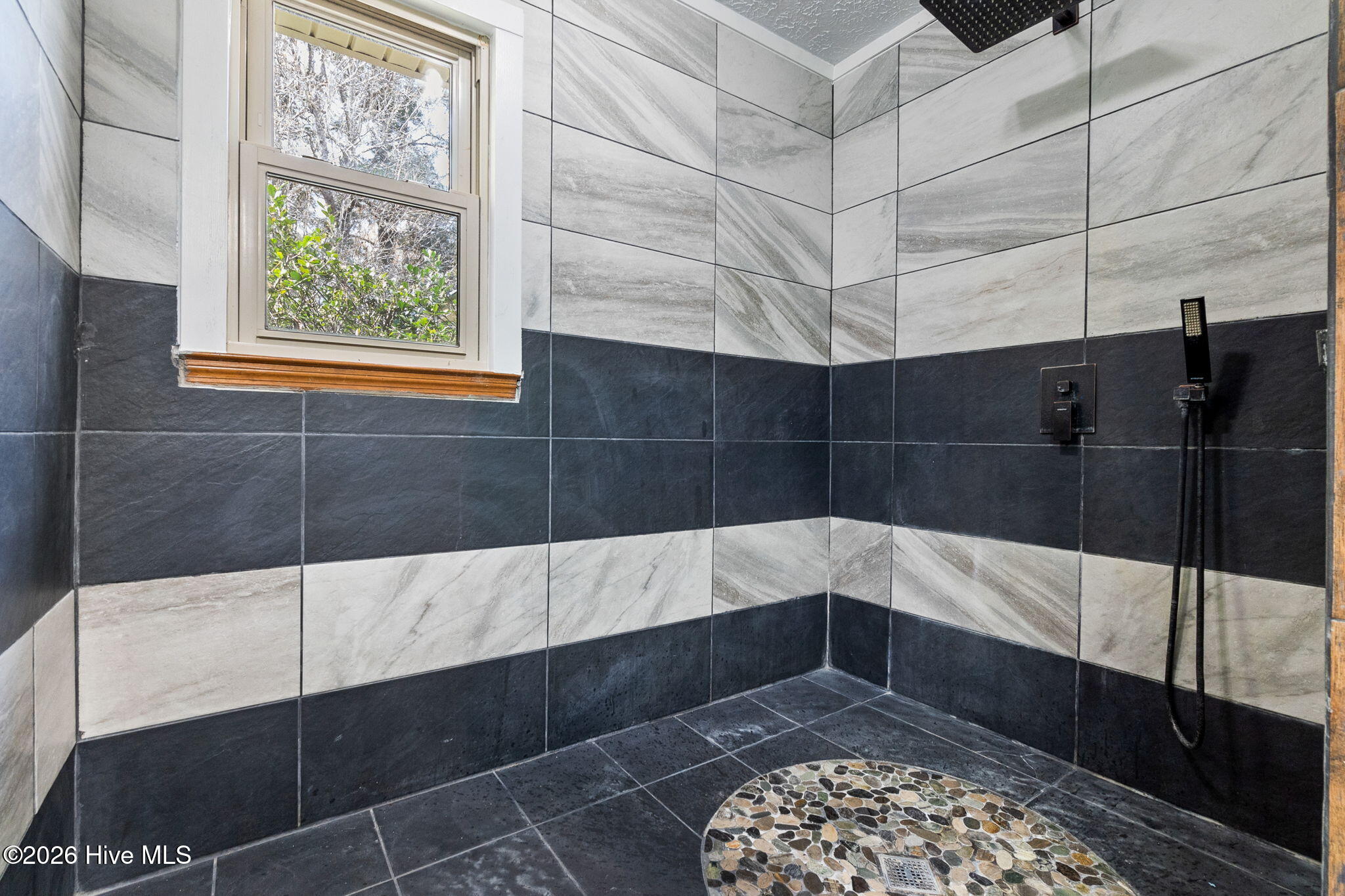 100560664 | Photo 25