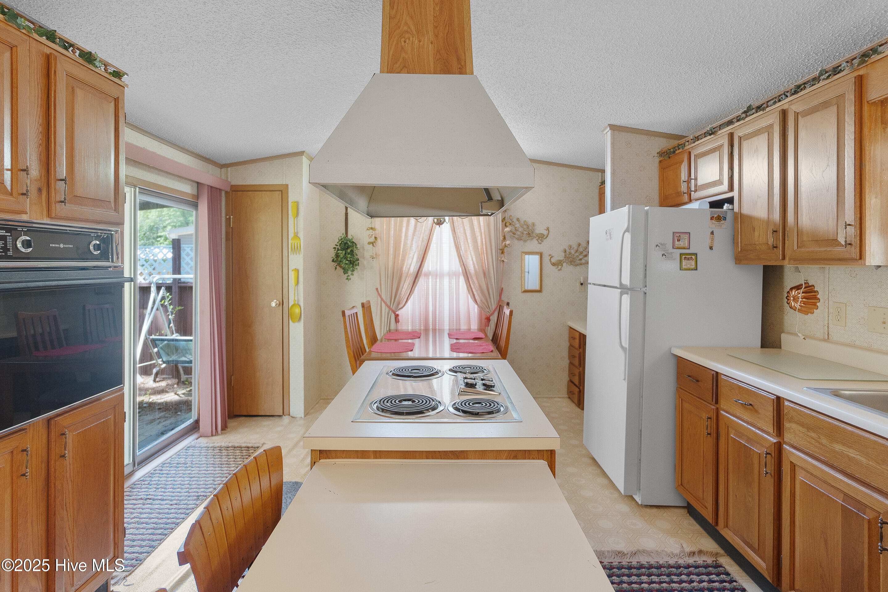 100562798 | Photo 11