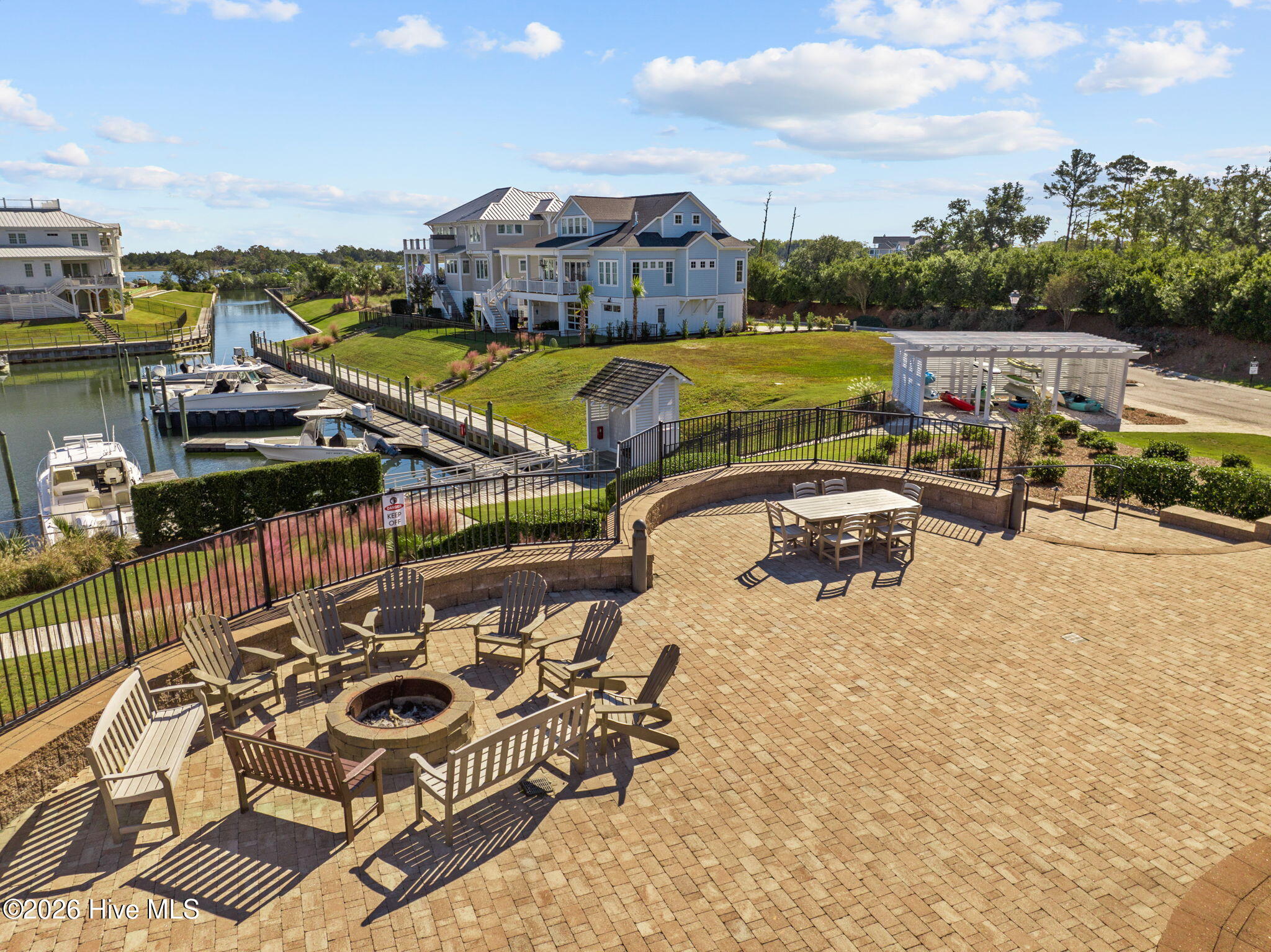 100561324 | Photo 49