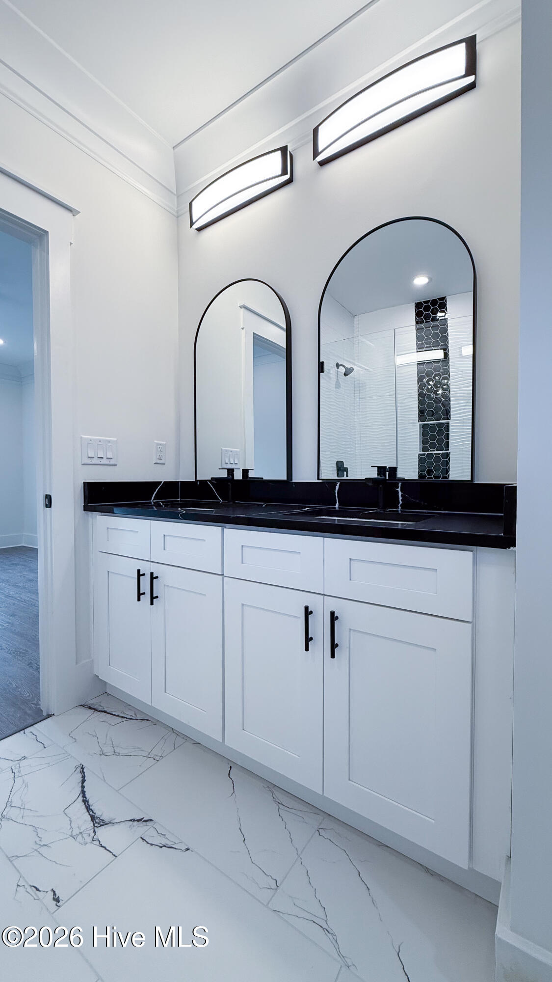 100550170 | Photo 28