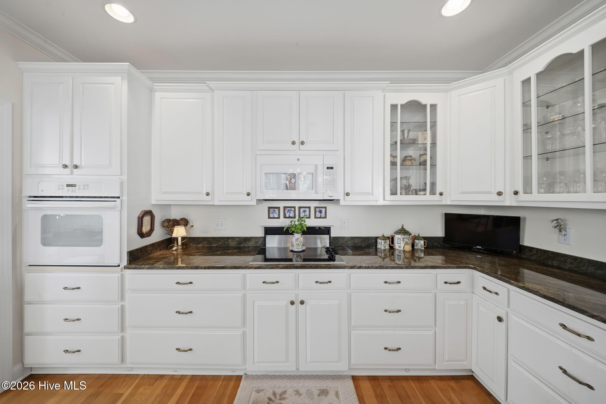 100570394 | Photo 28