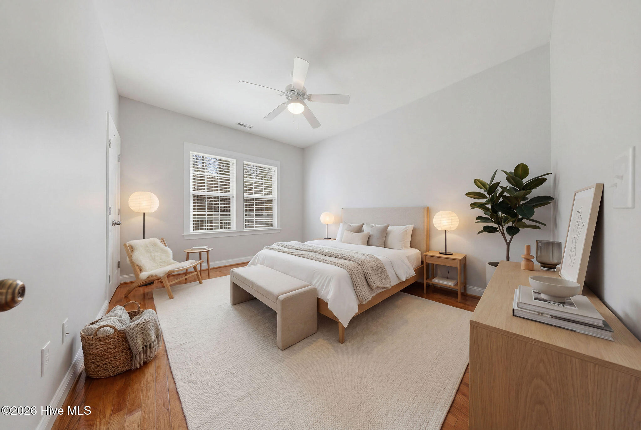 100560858 | Photo 45