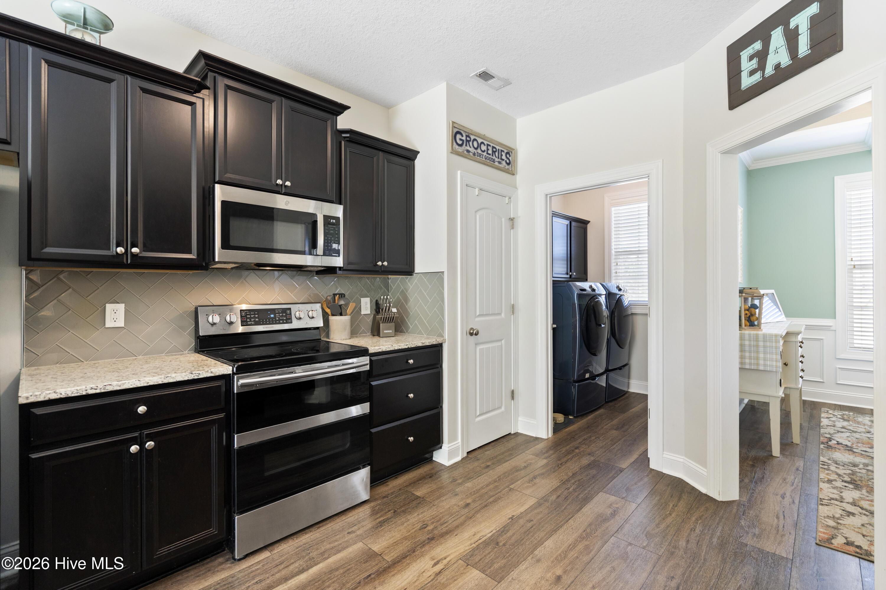 100564878 | Photo 24