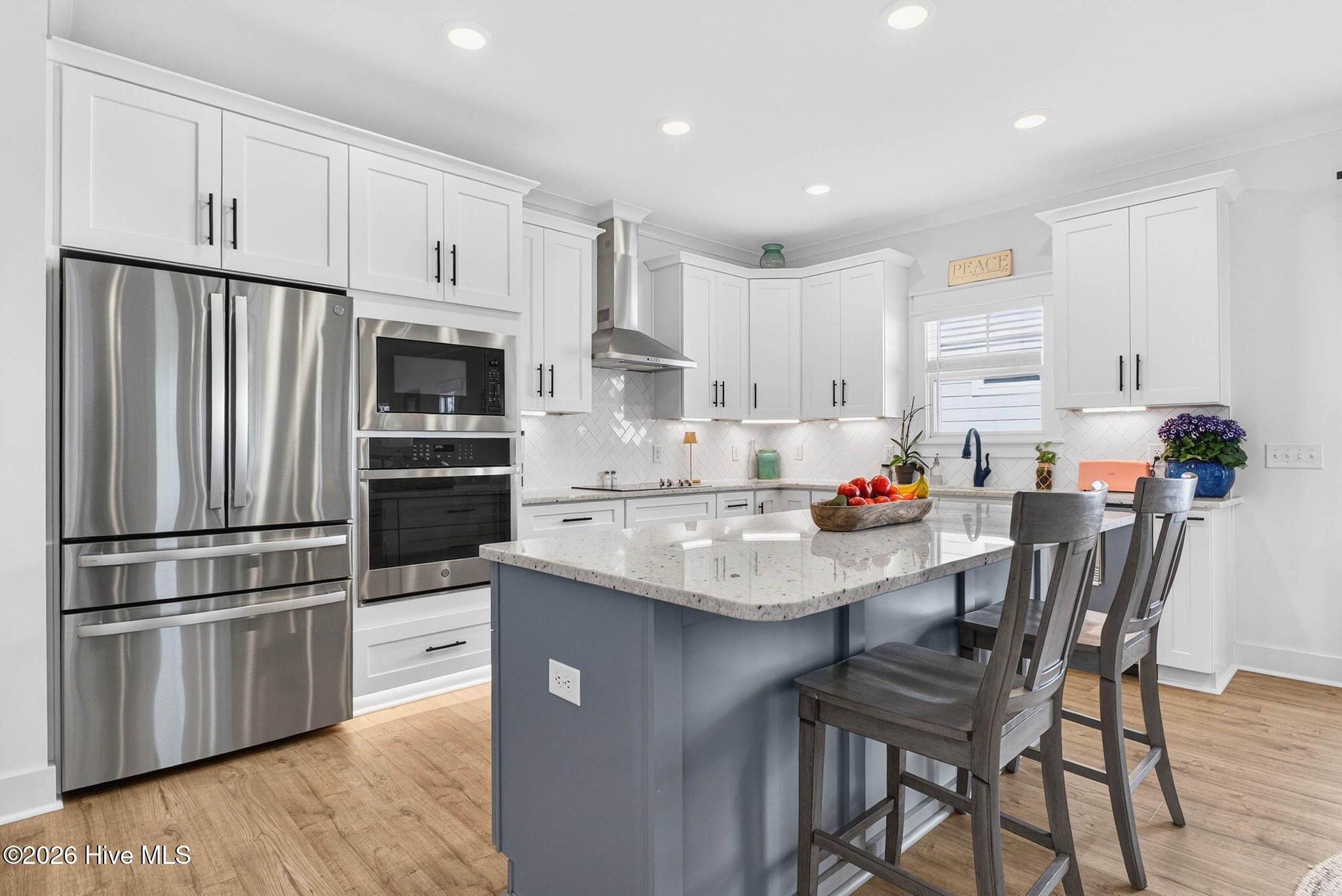 100561272 | Photo 11