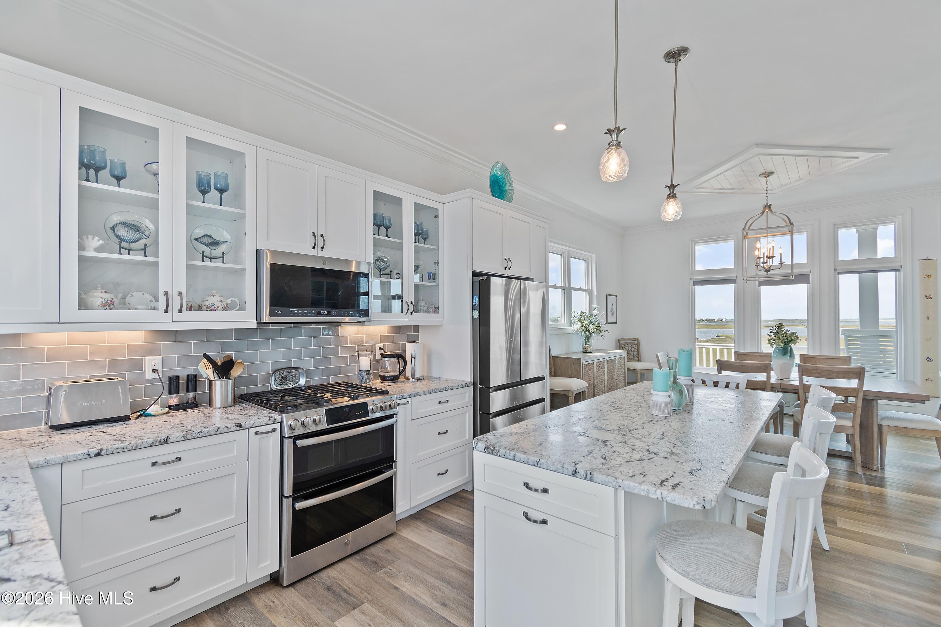 100569393 | Photo 23