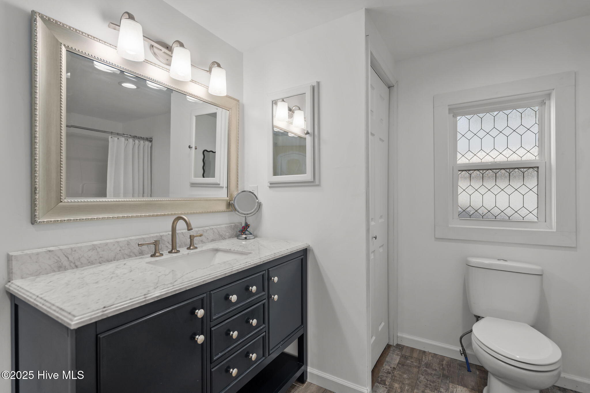 100528032 | Photo 24