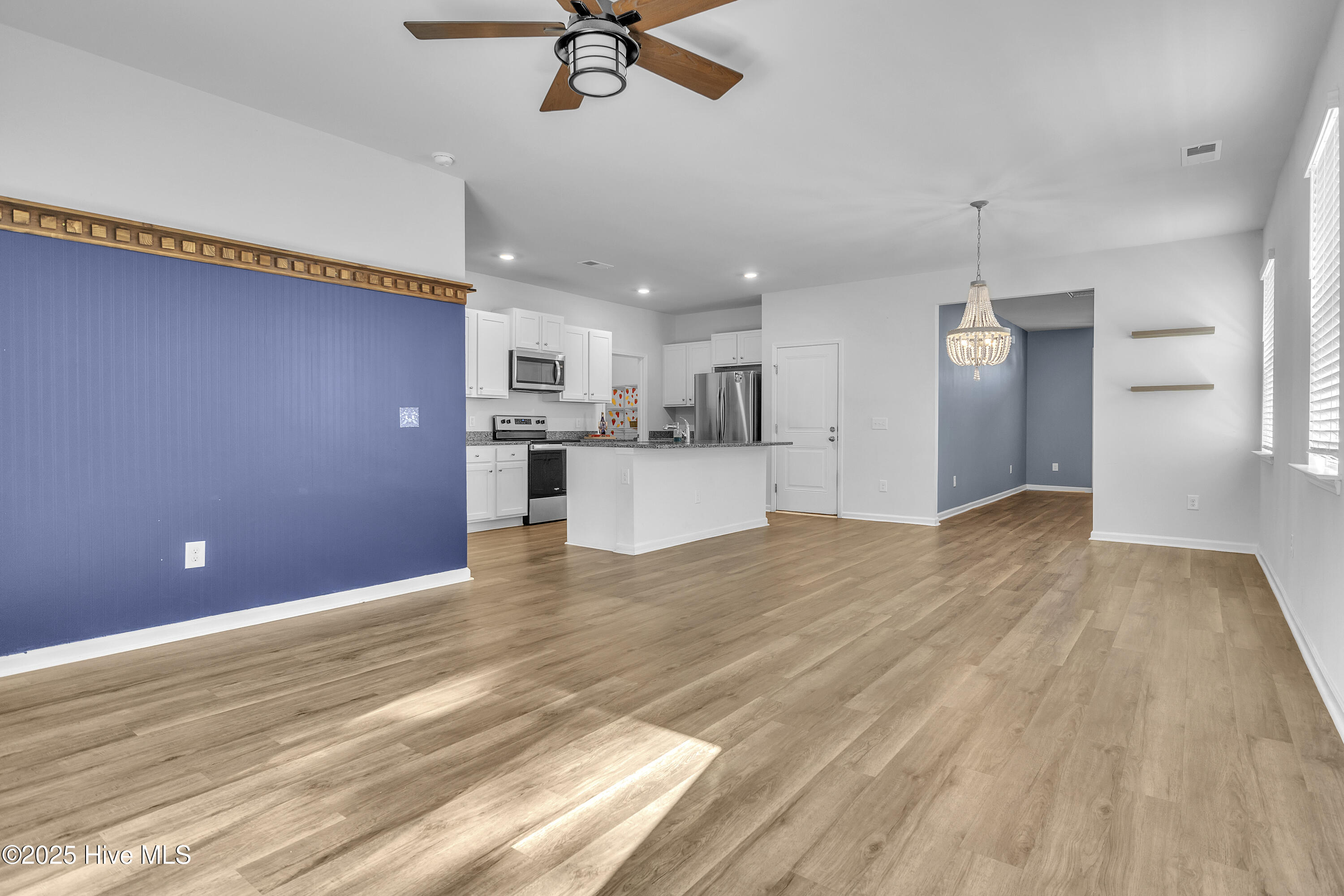 100540789 | Photo 25