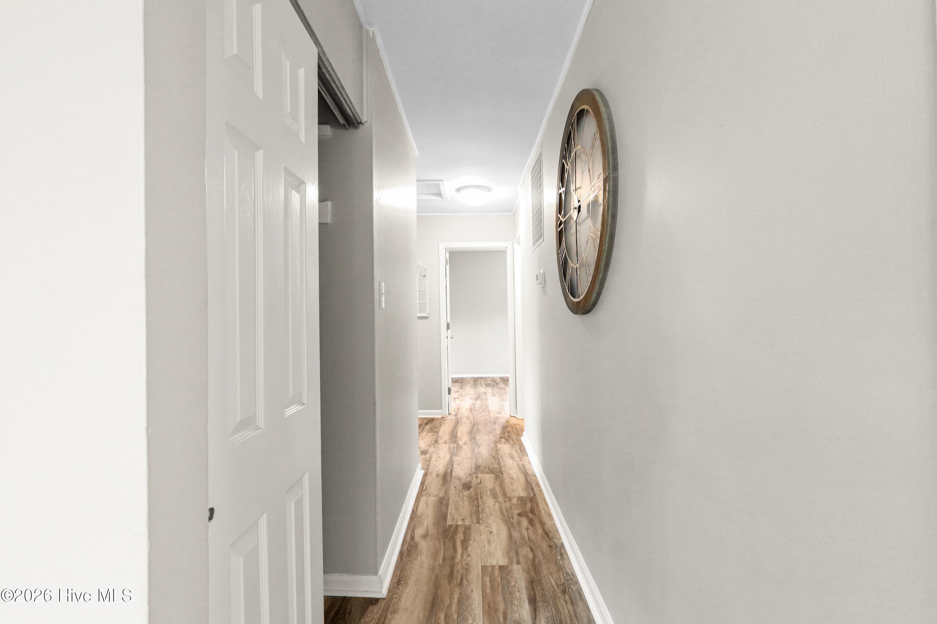 100560188 | Photo 19