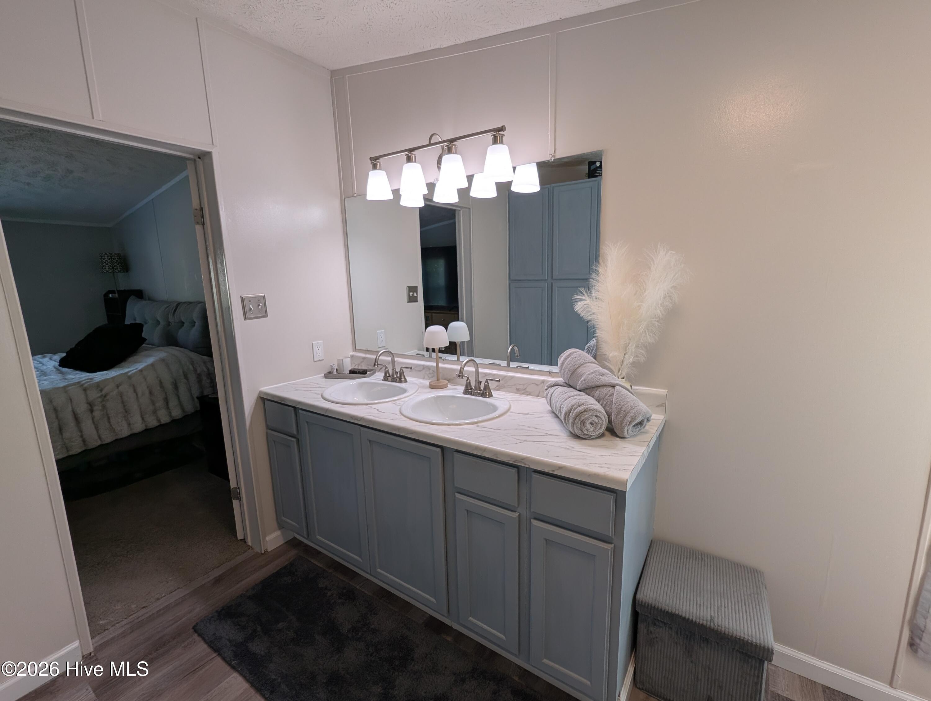 100556219 | Photo 37