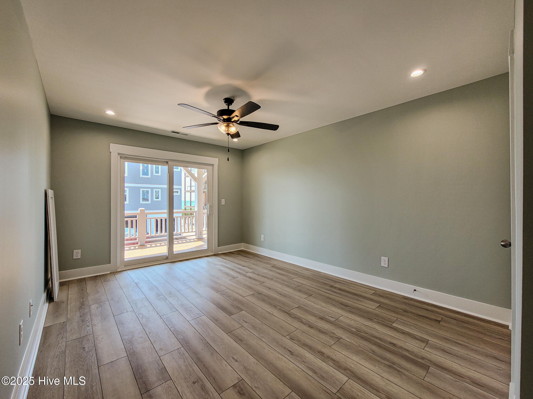 100517147 | Photo 32