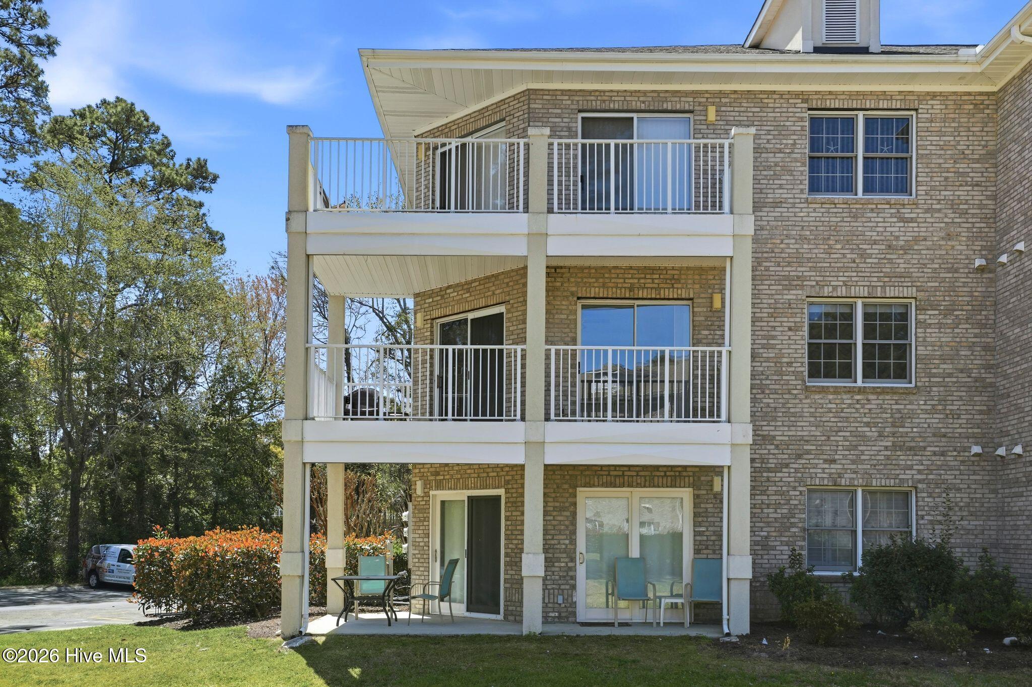 100564188 | Photo 25