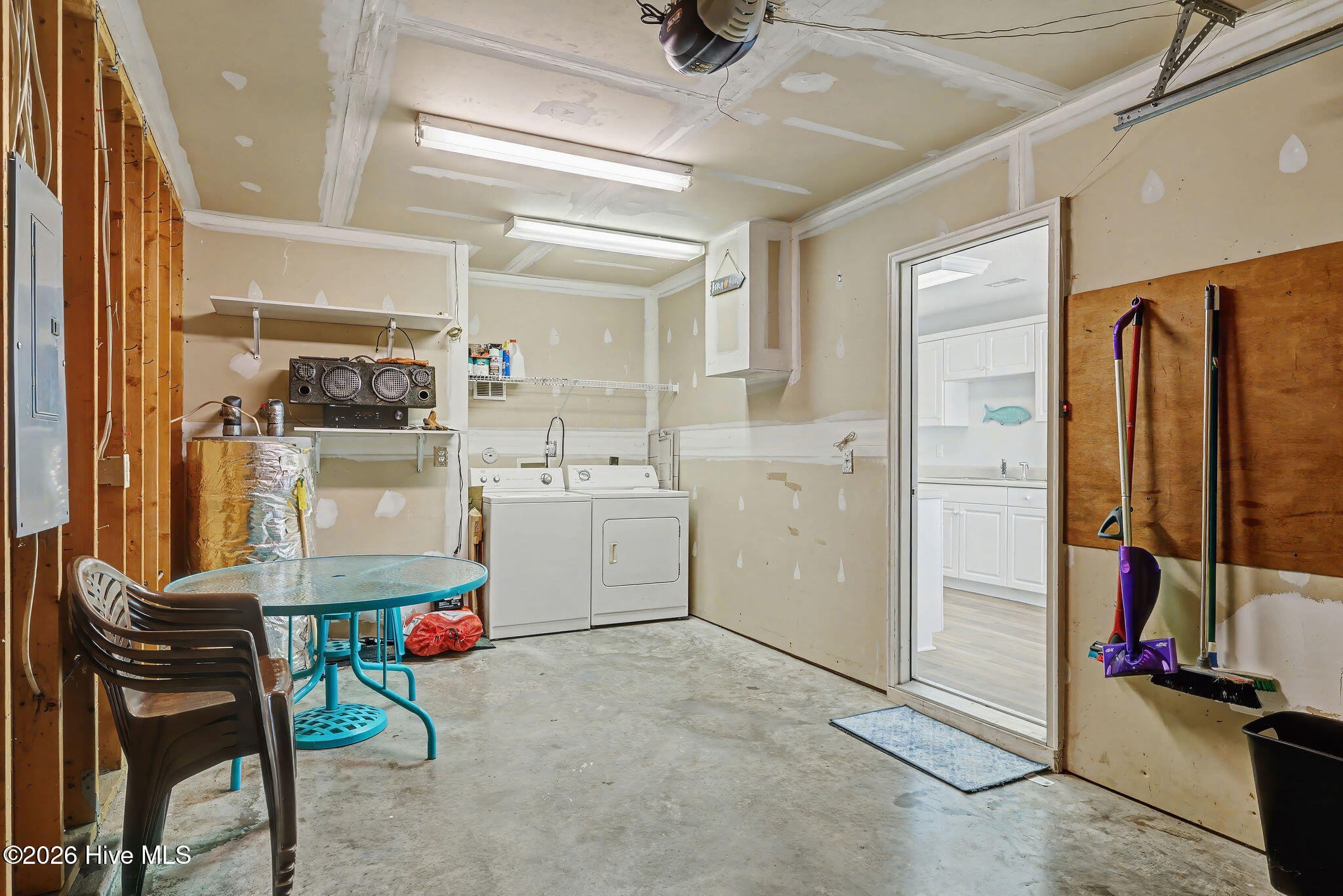 100560701 | Photo 19