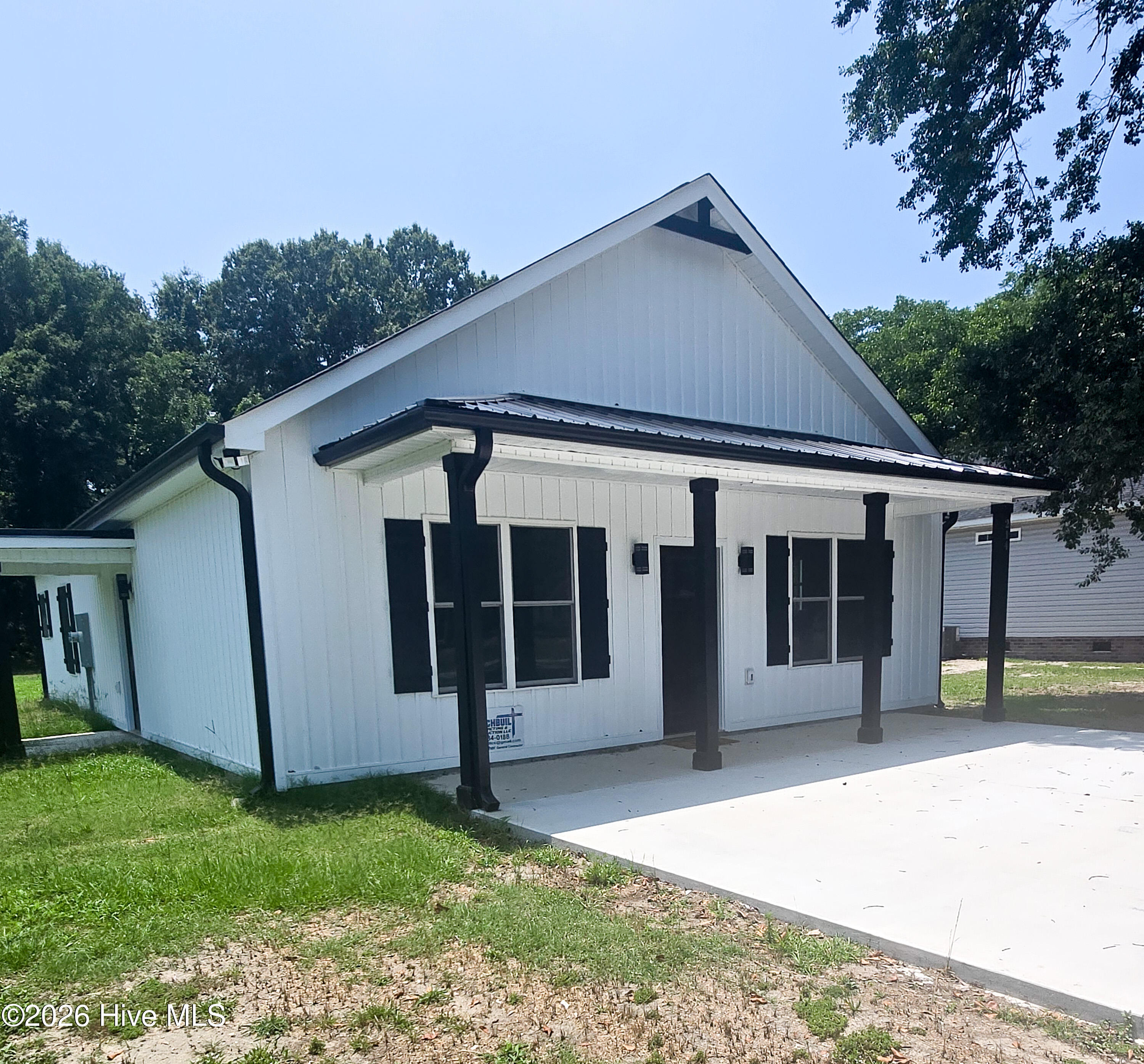 Exterior photo of 214 E Railroad Street E, La Grange, NC 28551. MLS: 100588883