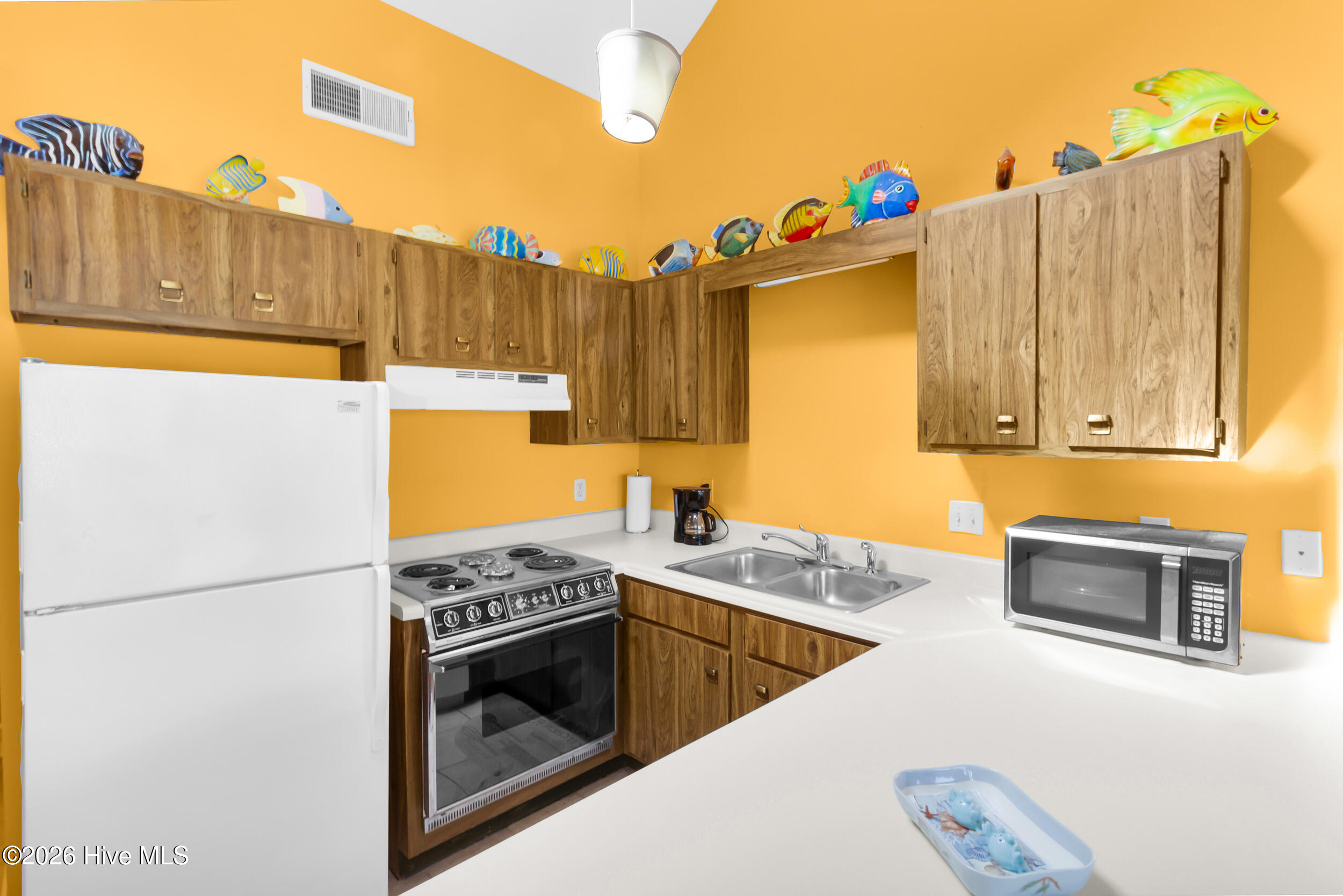 100553975 | Photo 12