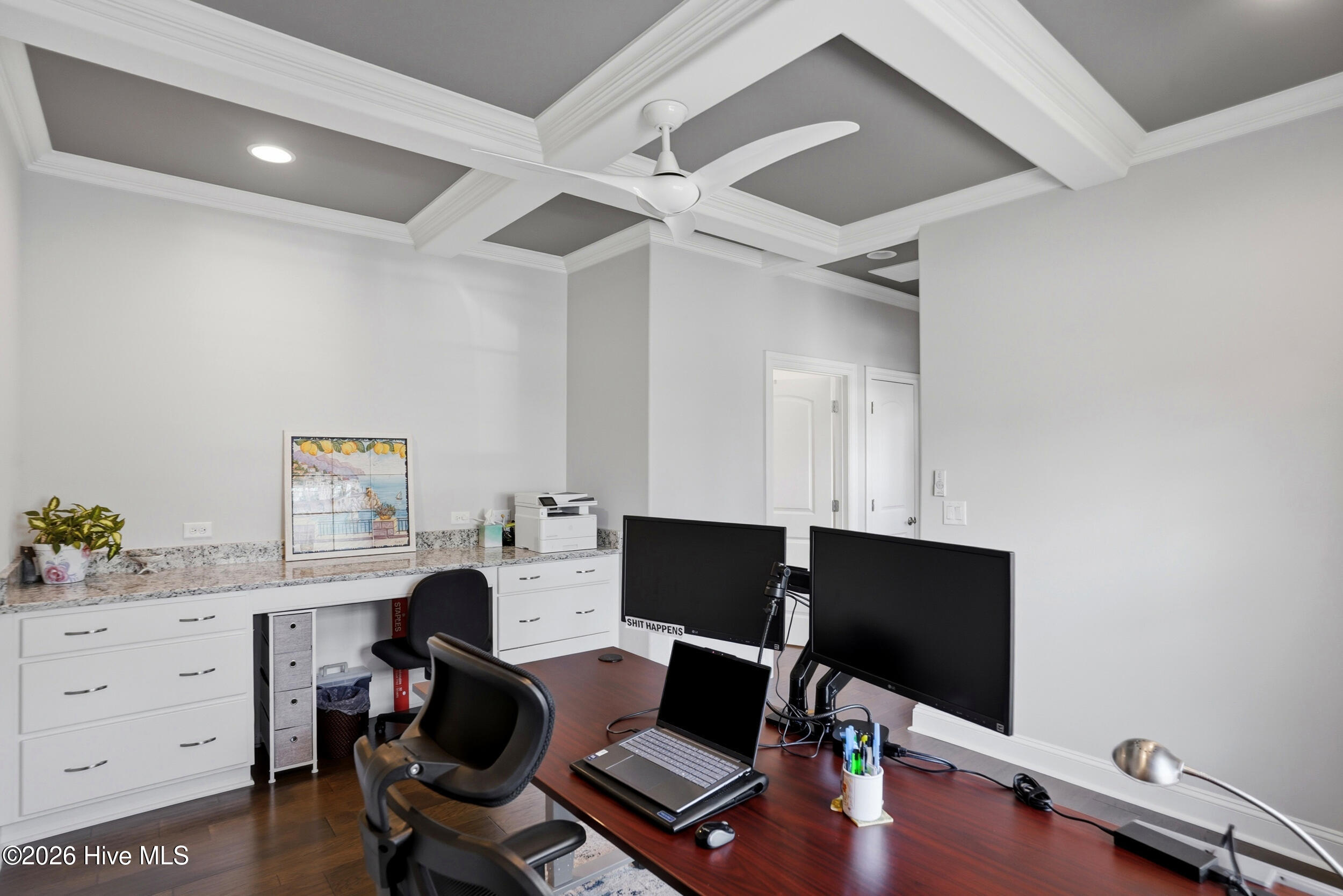 100560979 | Photo 28