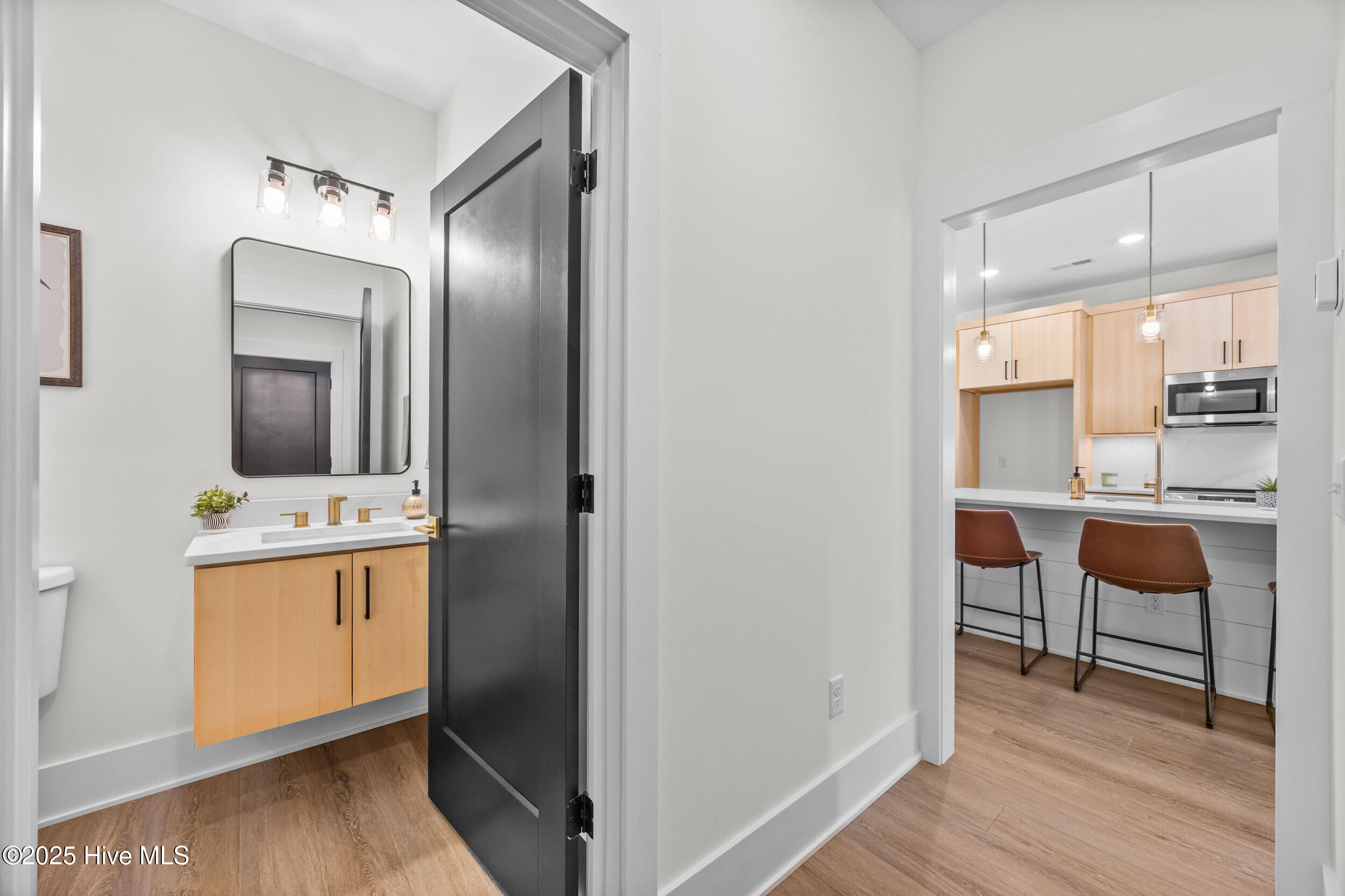 100557890 | Photo 17