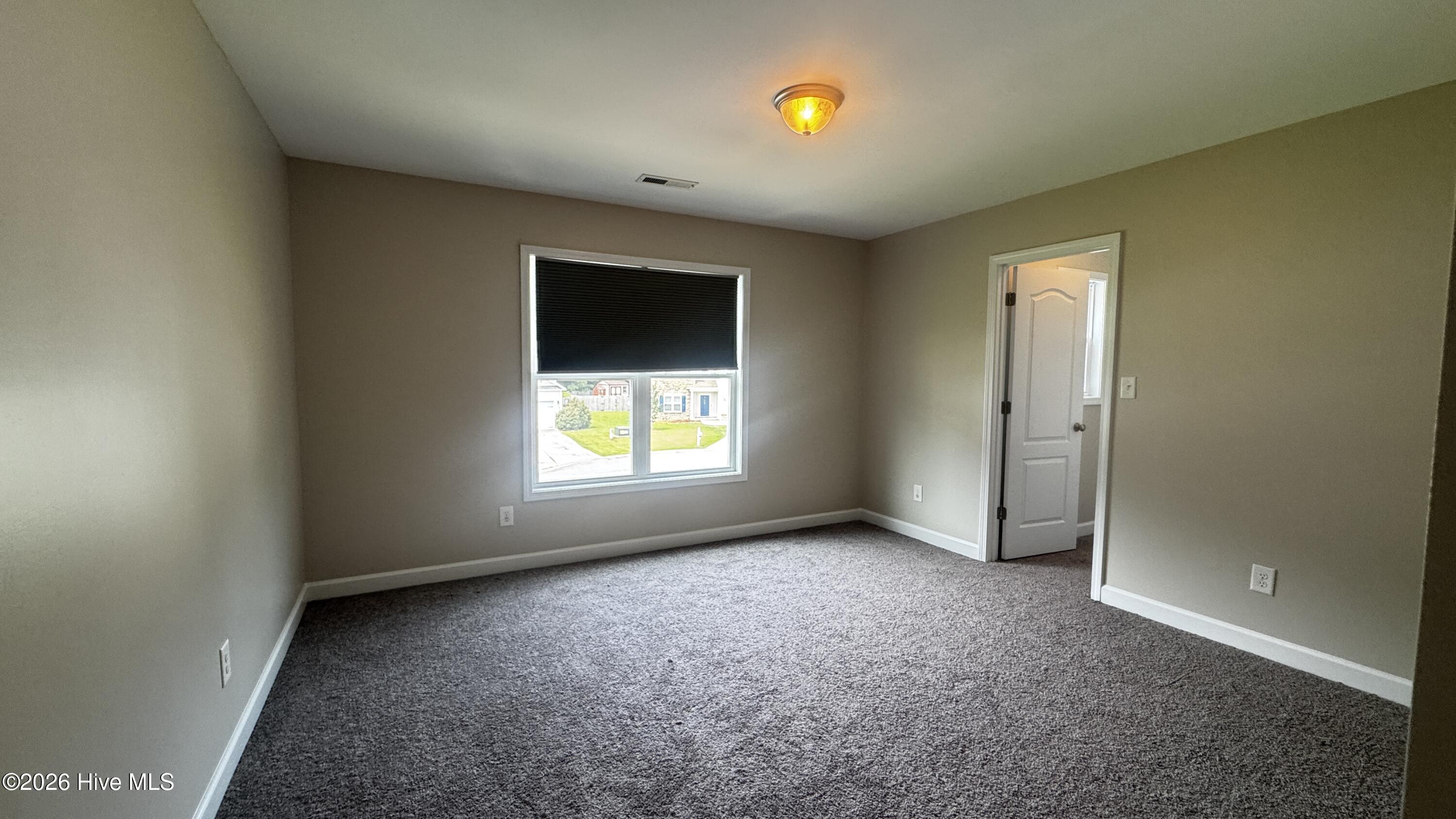 100570363 | Photo 16