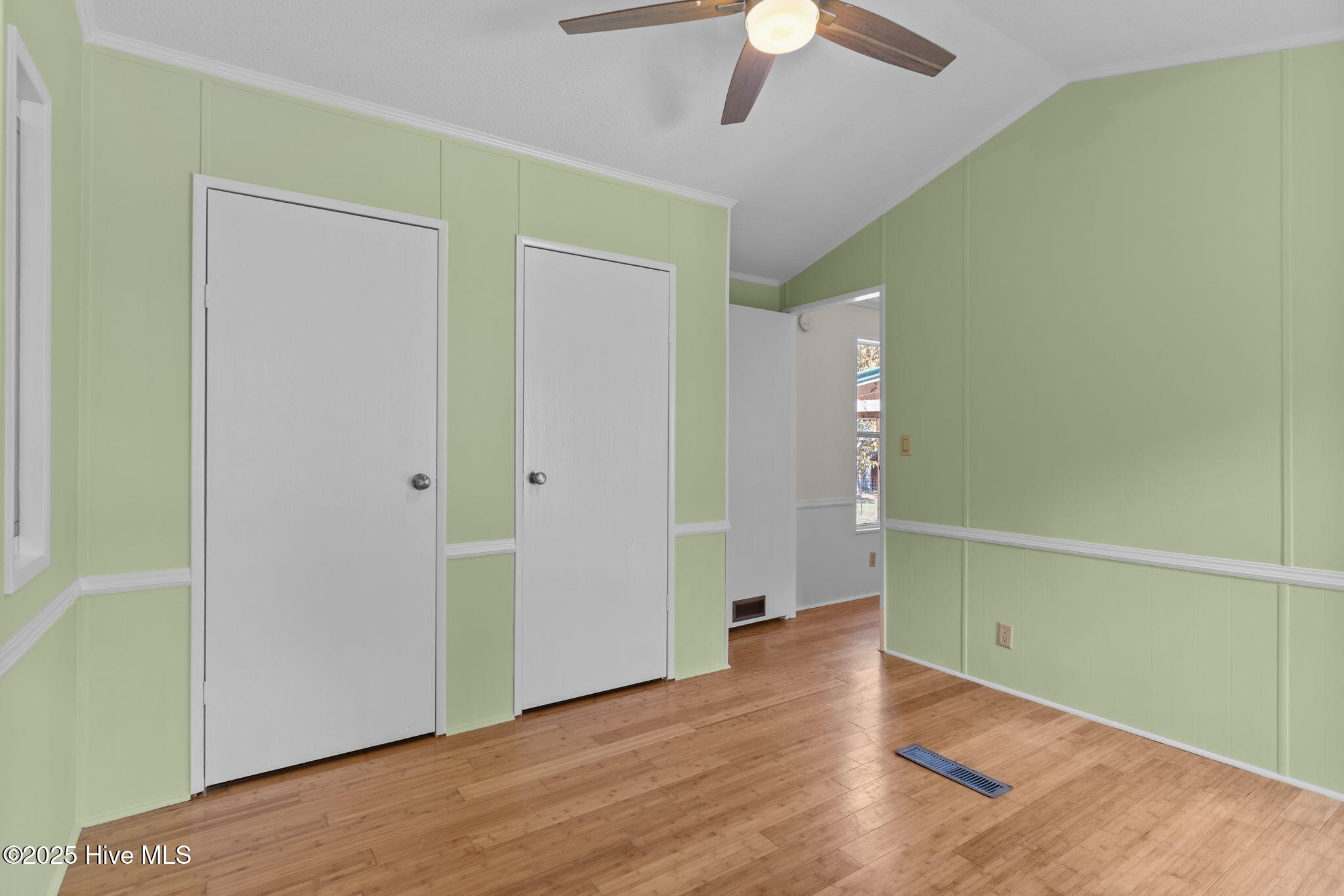 100531934 | Photo 11