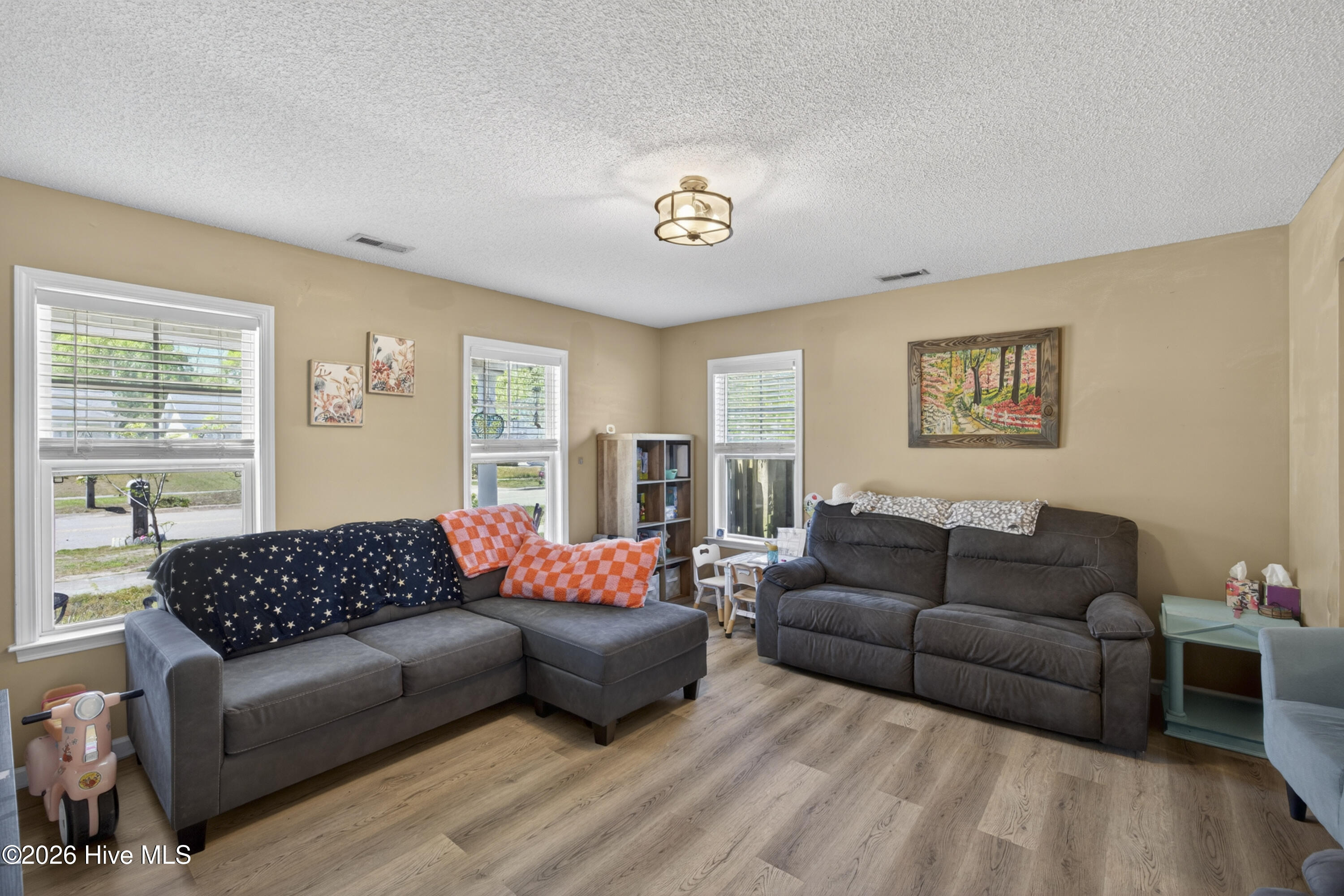 100567441 | Photo 33