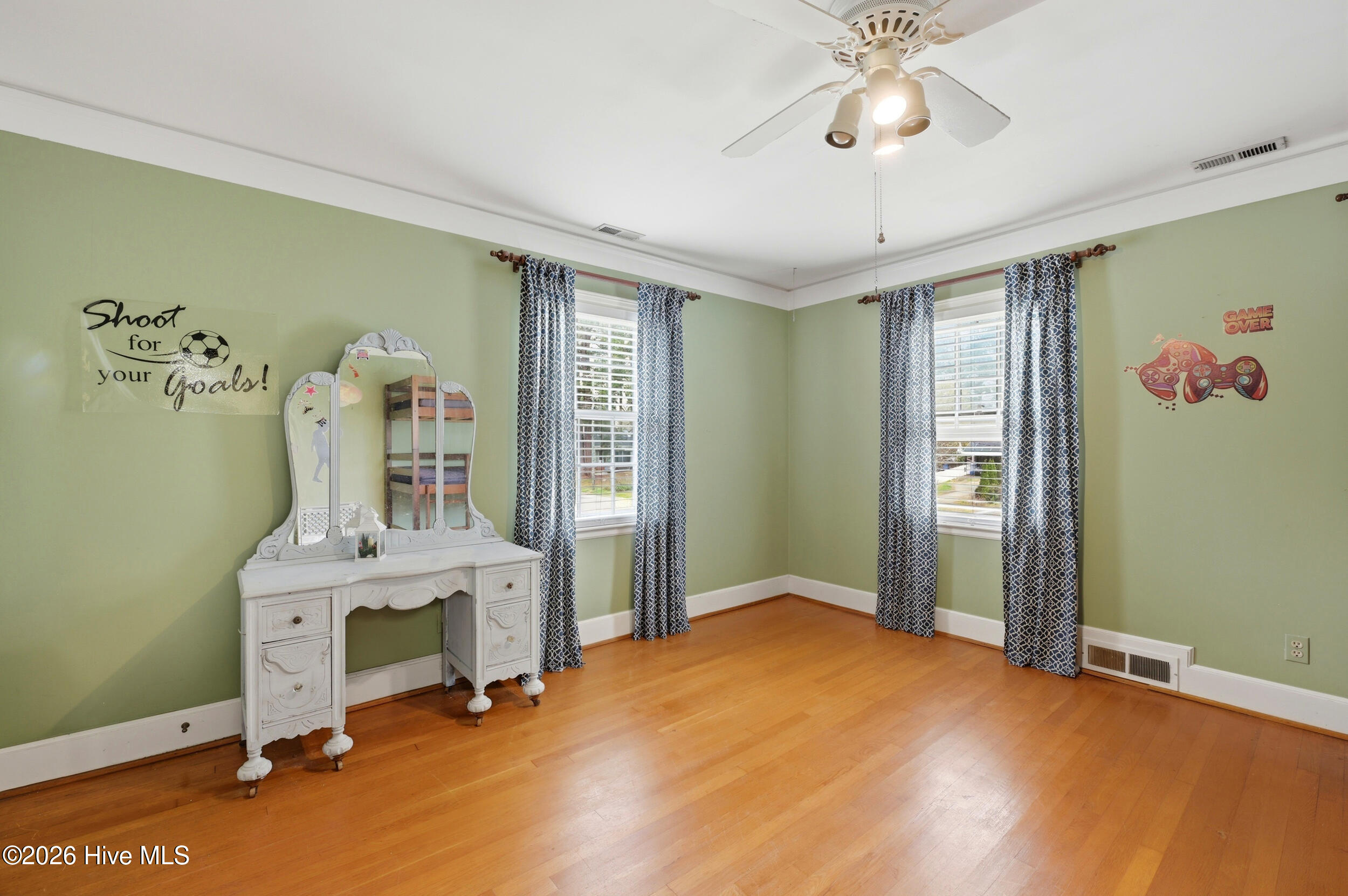 100560095 | Photo 30