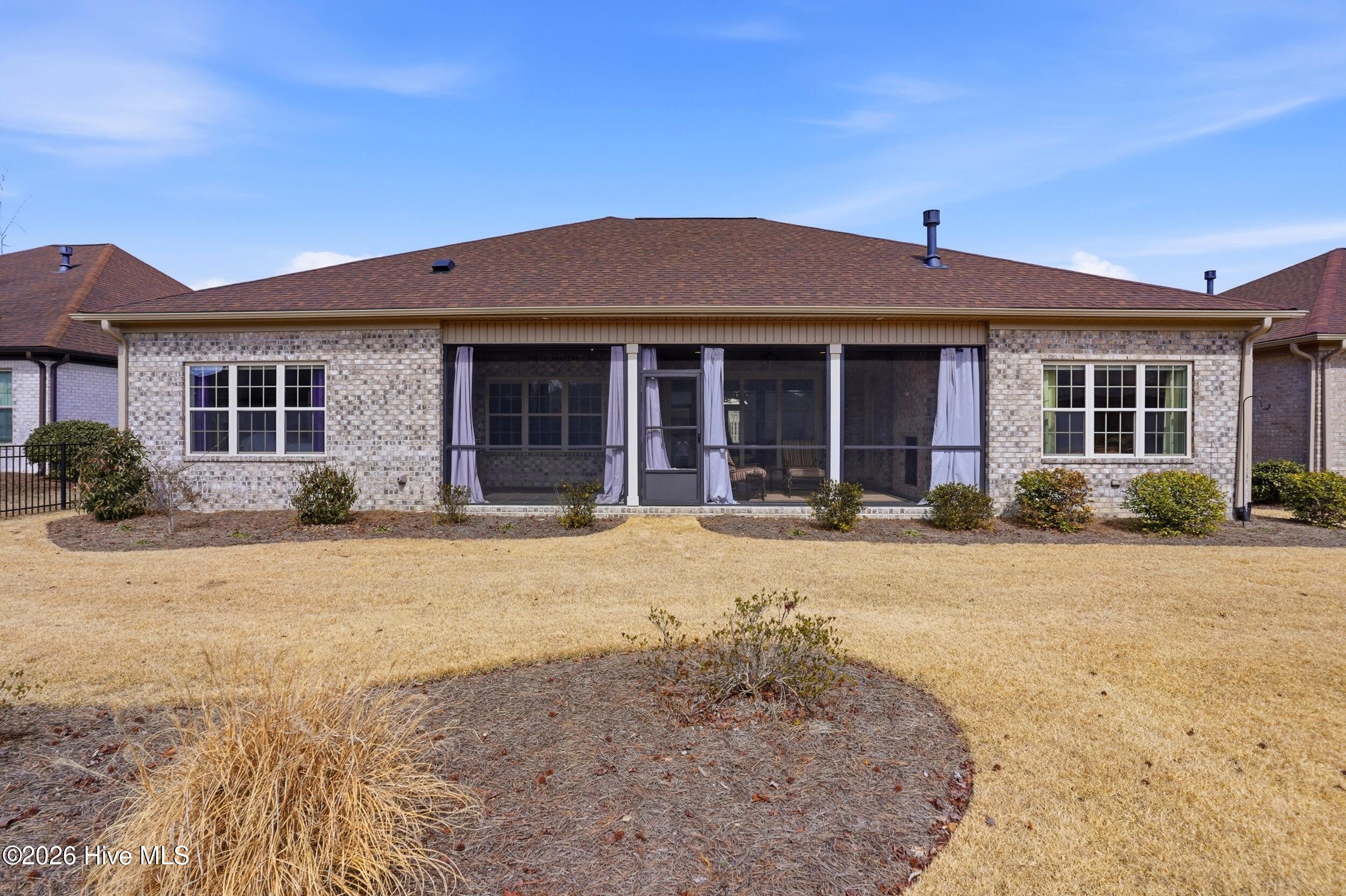 100560979 | Photo 42